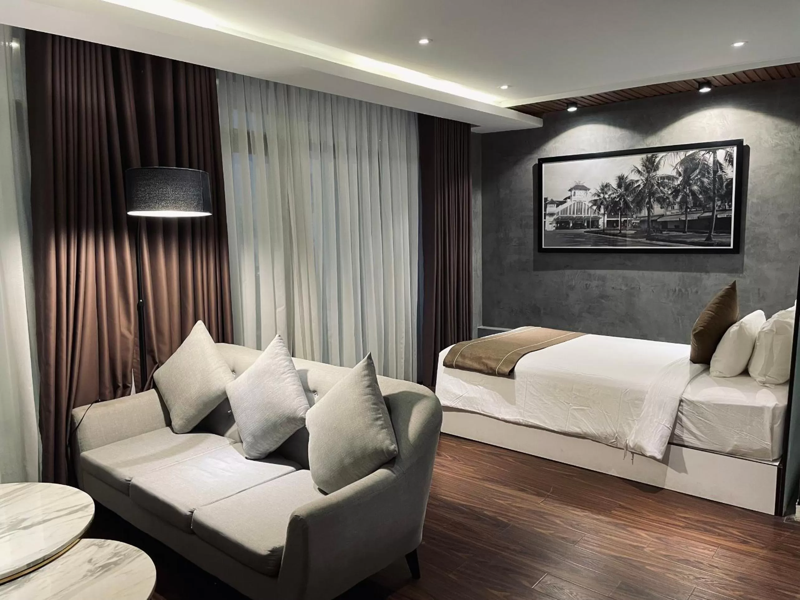 Living room, Bed in KP Hotel