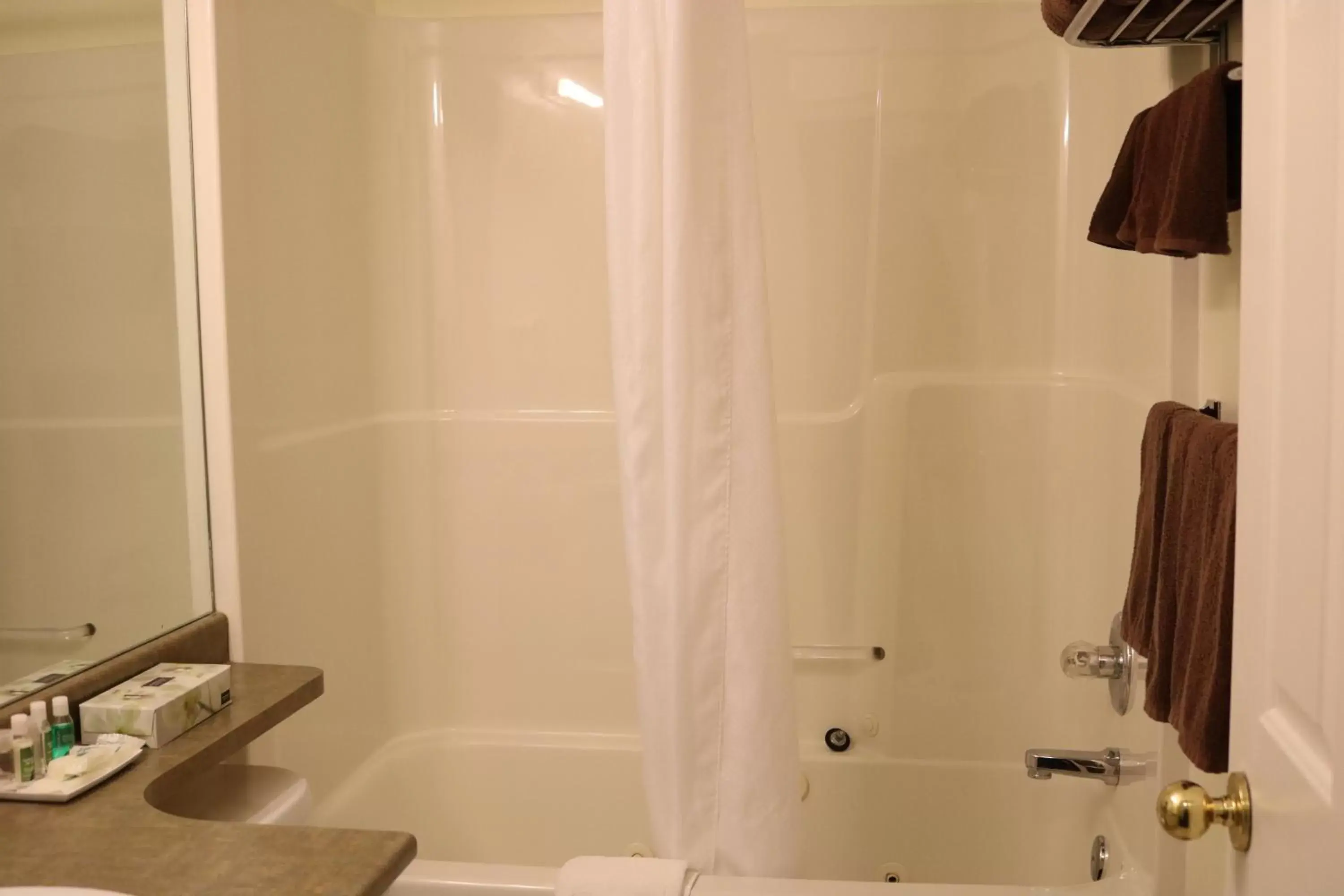 Shower, Bathroom in Nomad Hotel & Suites