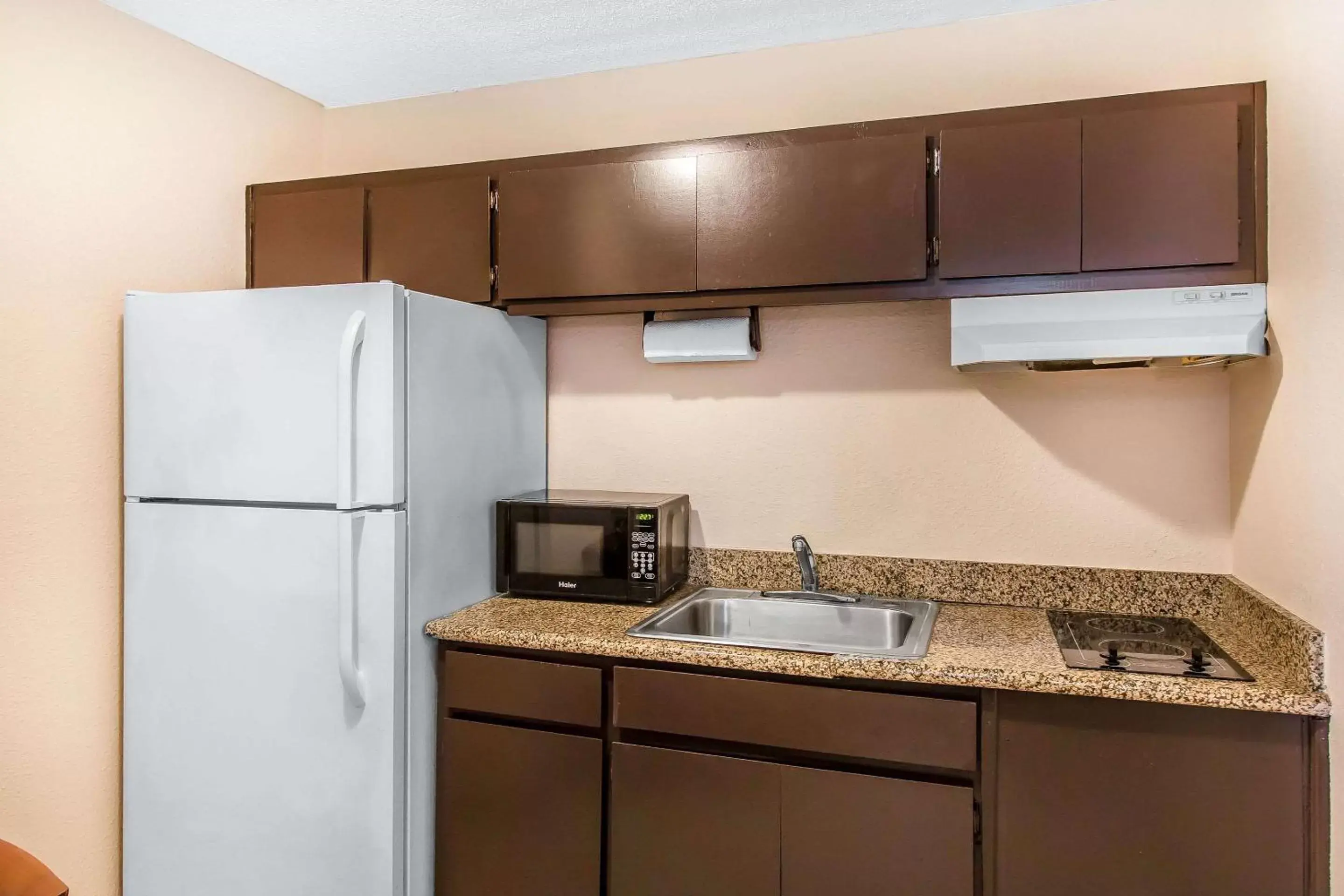 Photo of the whole room, Kitchen/Kitchenette in Quality Inn Hinesville - Fort Stewart Area, Kitchenette Rooms - Pool - Guest Laundry
