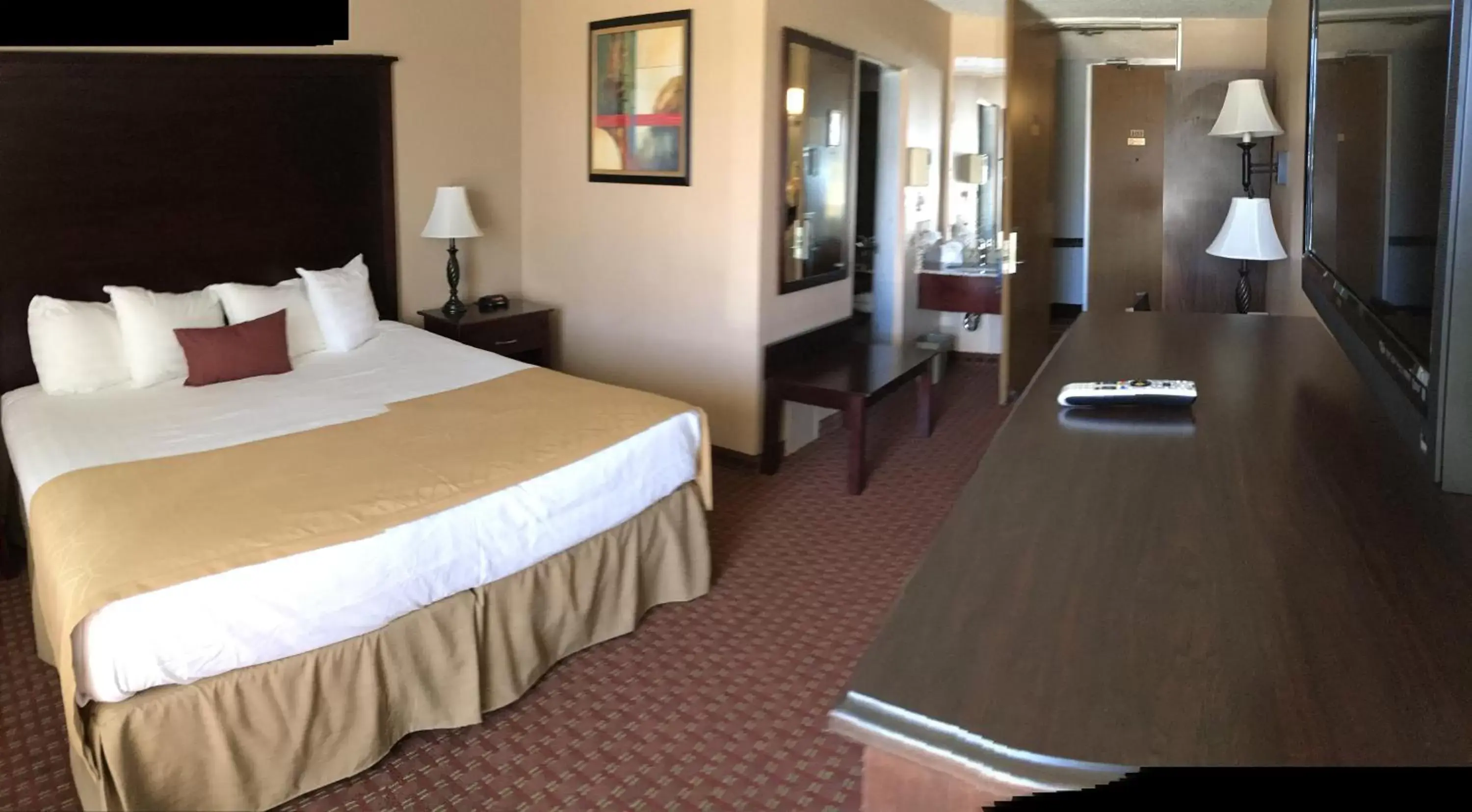 Photo of the whole room in Travelodge by Wyndham Lakeland