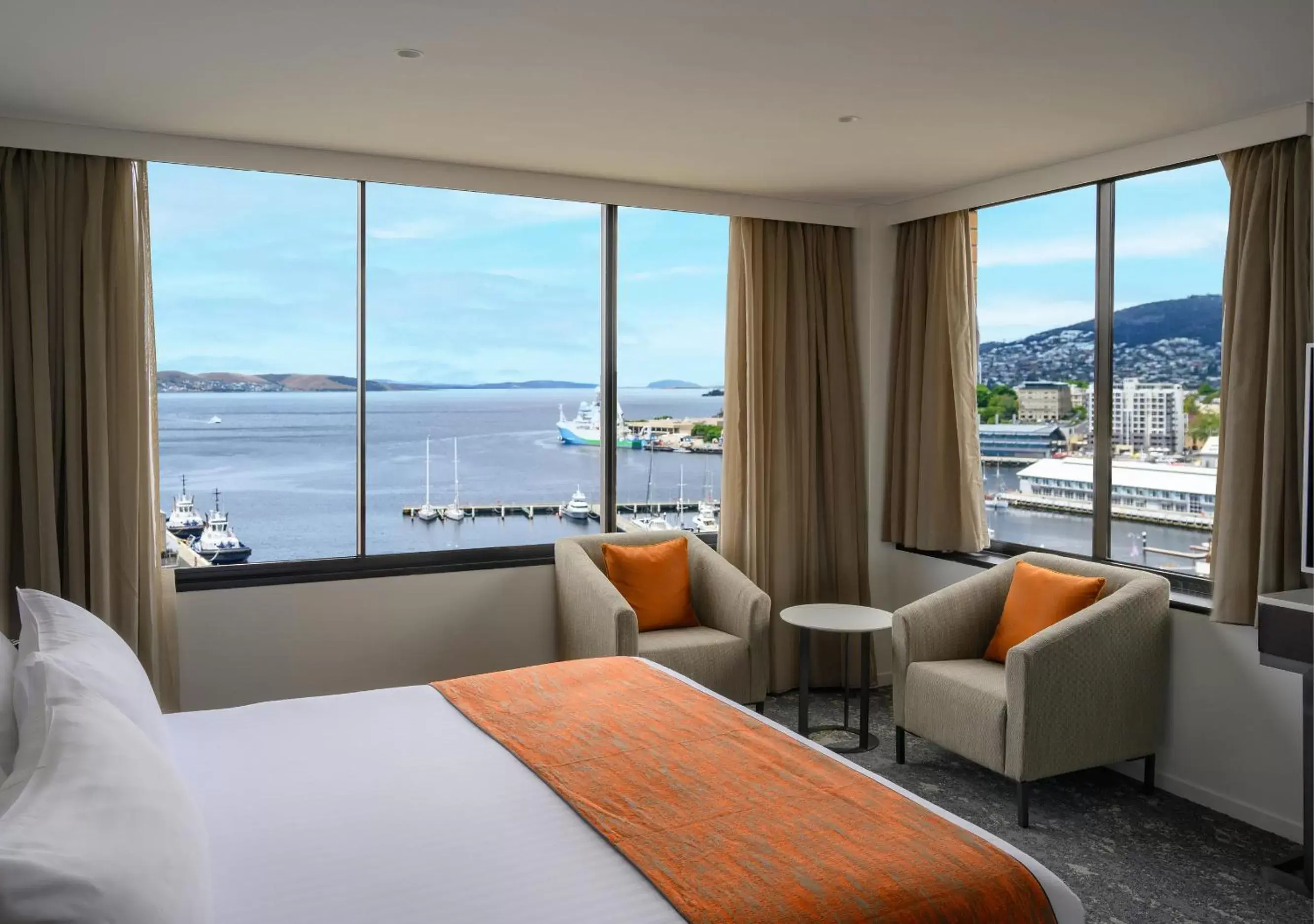 Sea view in Hotel Grand Chancellor Hobart