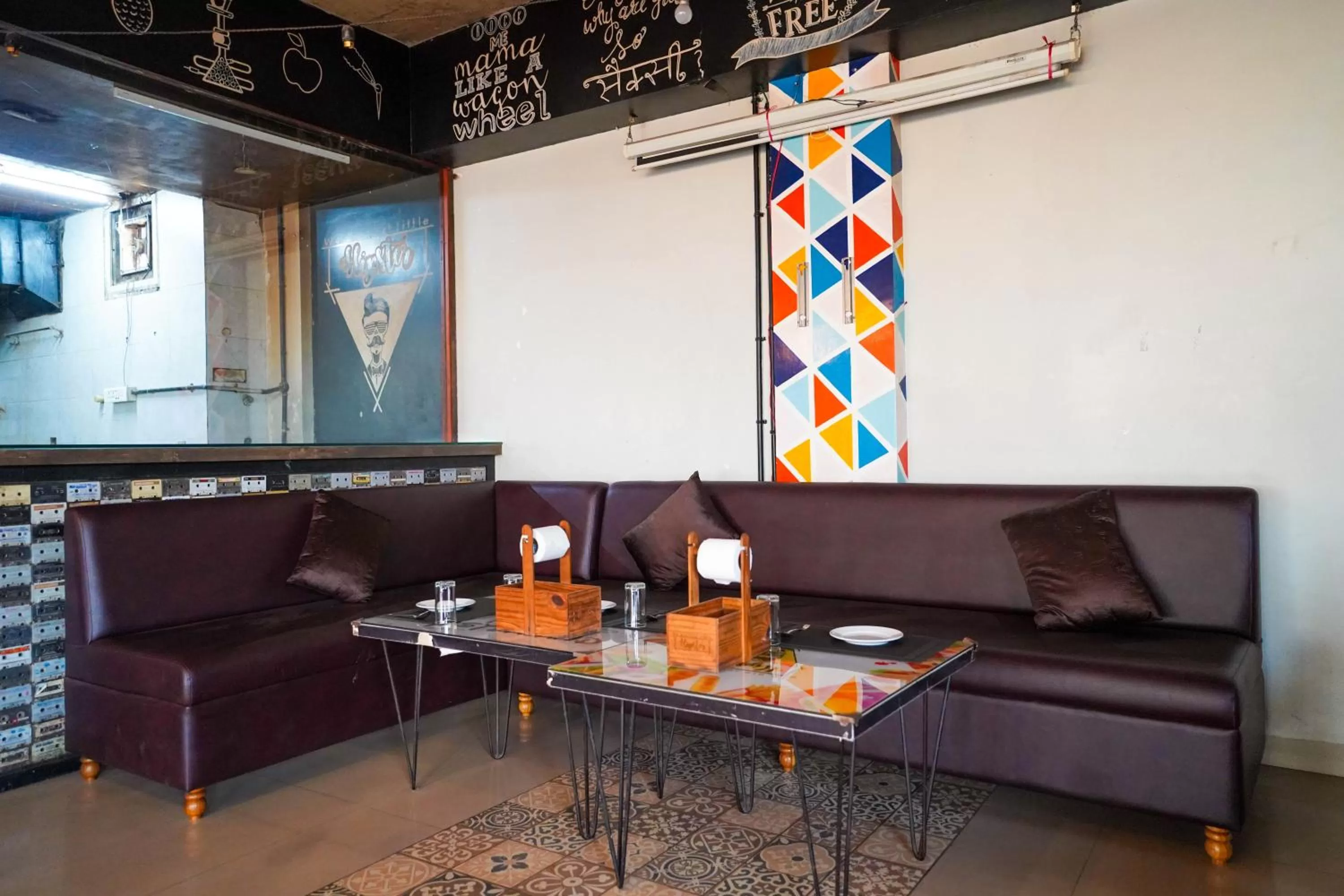 Restaurant/places to eat in Hotel Floret Inn