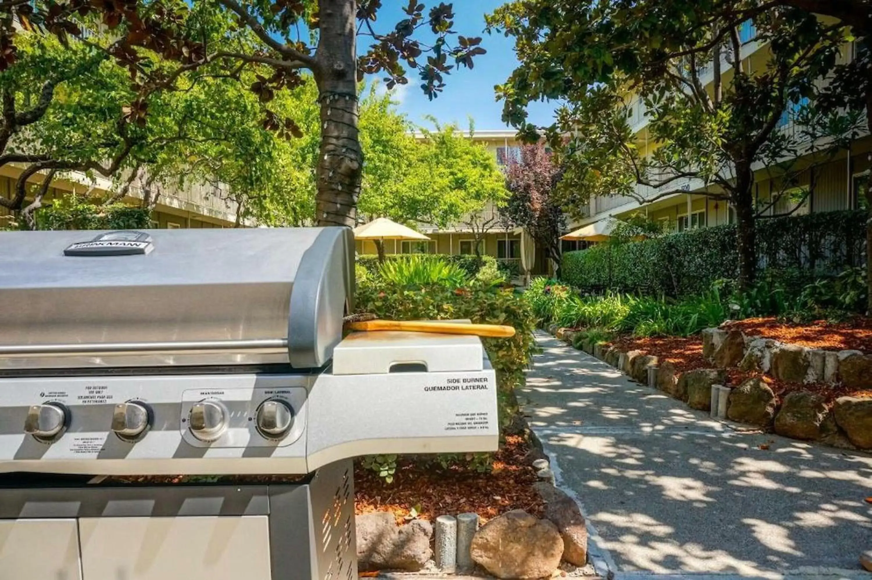 BBQ facilities in Marin Suites Hotel