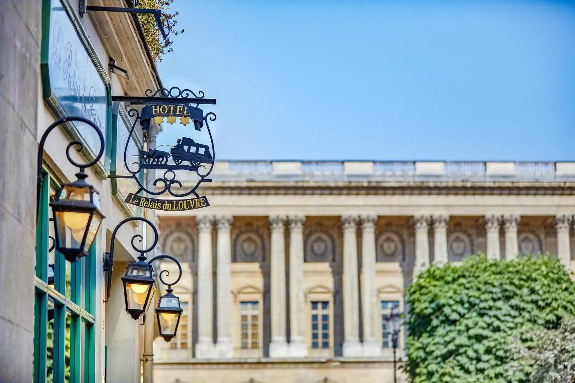 Street view, Property Building in Relais Du Louvre