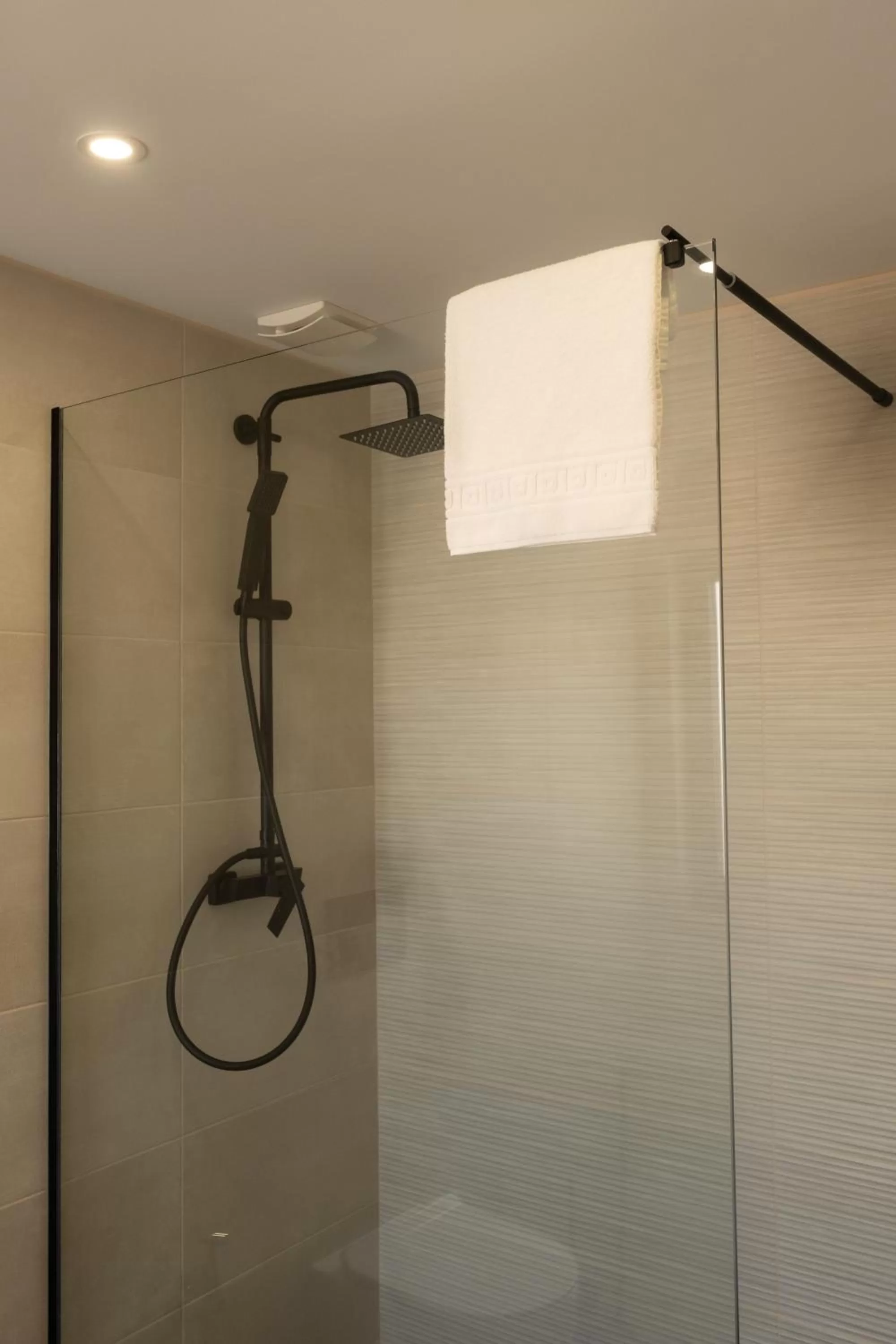 Shower in Ria Formosa Guest House