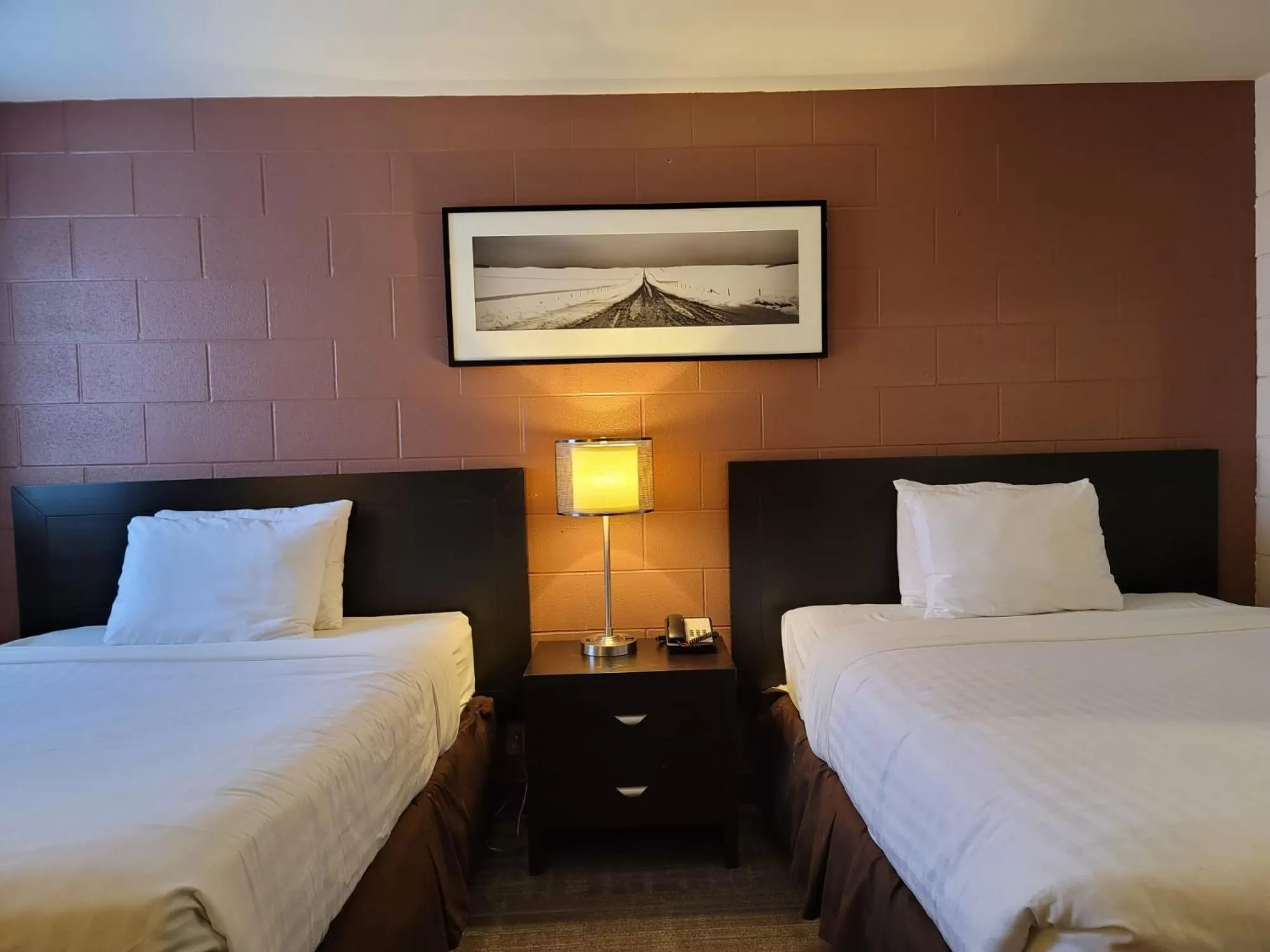 Bed in Roadking Inns Motel