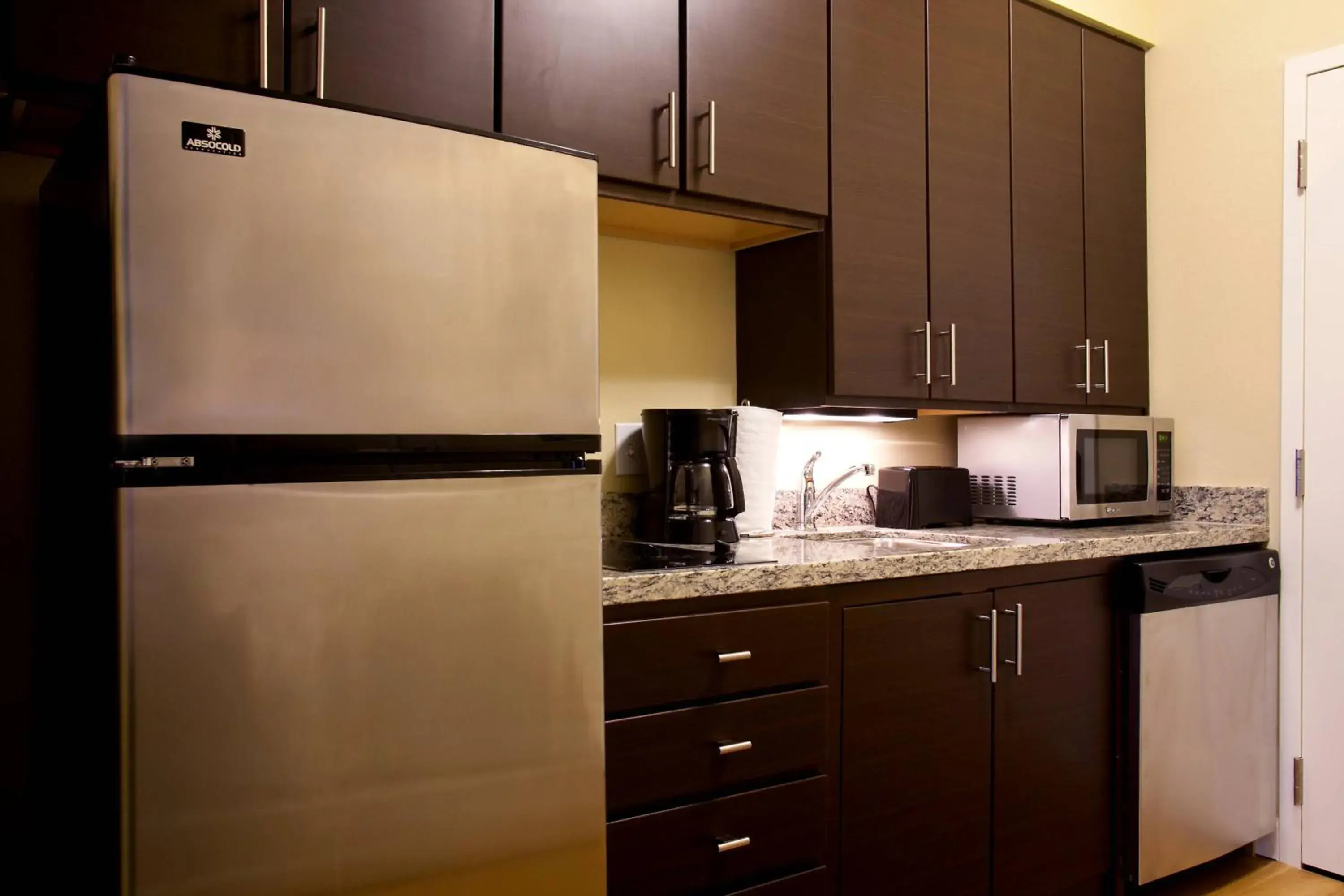 Kitchen or kitchenette, Kitchen/Kitchenette in TownePlace Suites by Marriott Fort Walton Beach-Eglin AFB