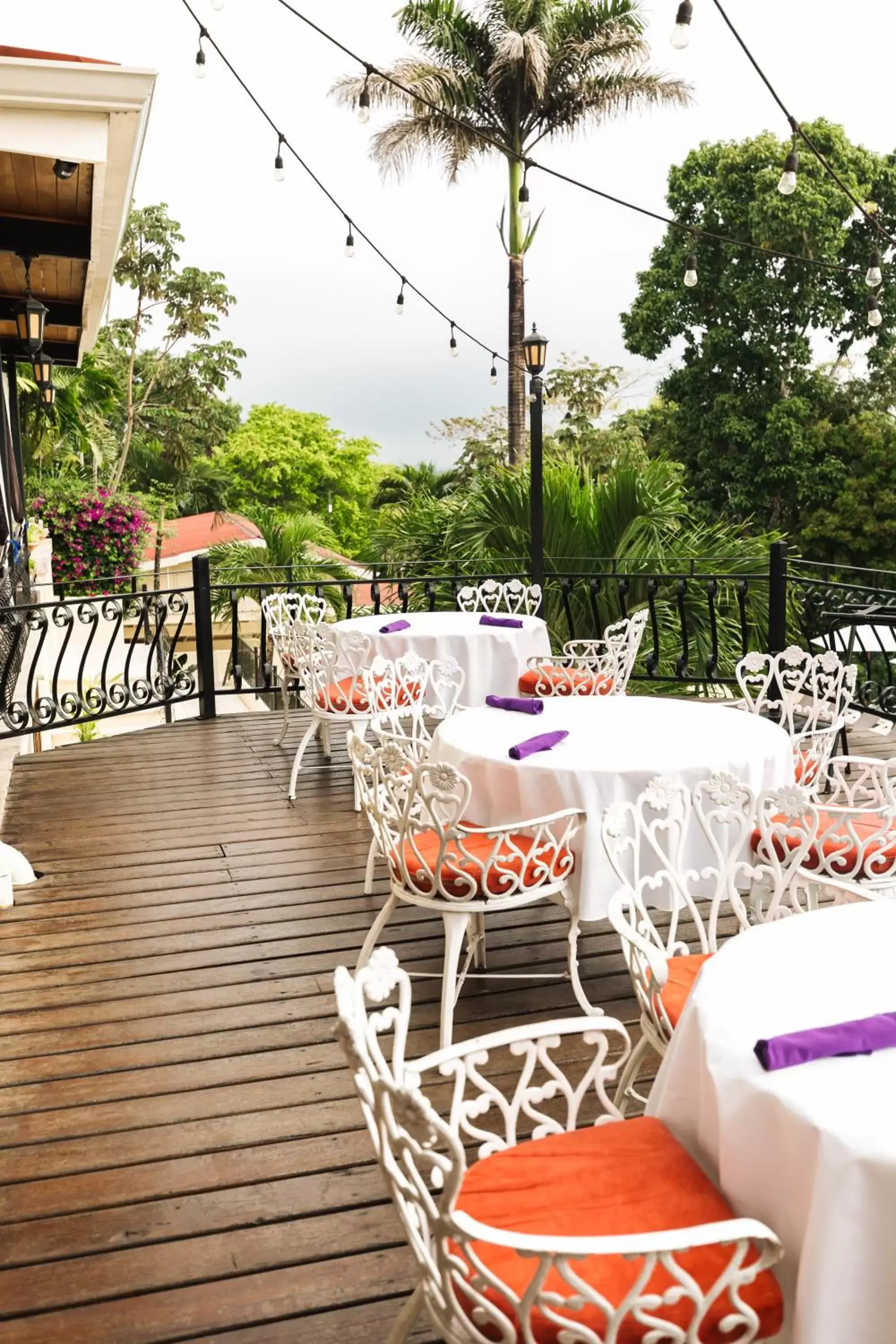 Restaurant/Places to Eat in San Ignacio Resort Hotel