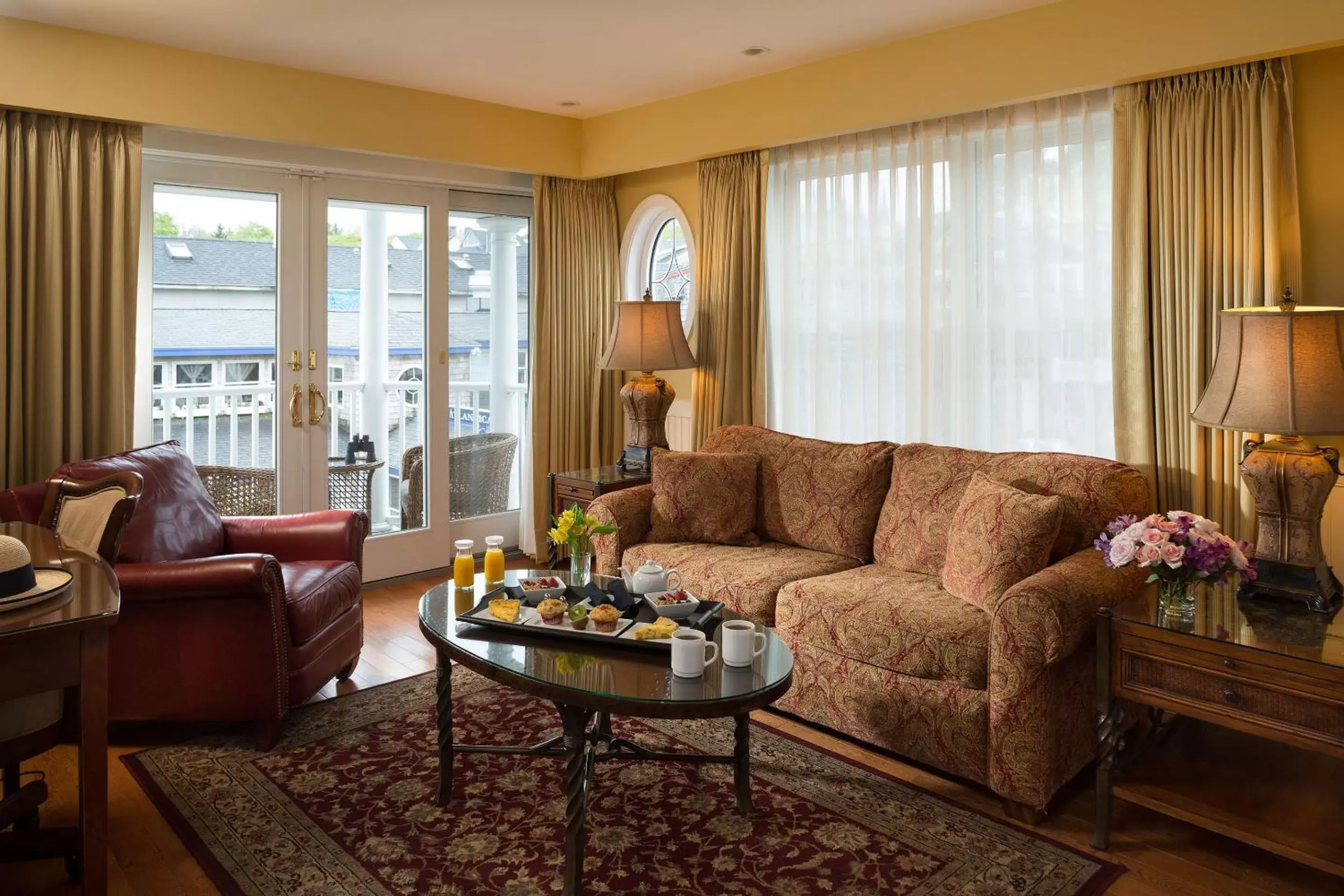 Living room, Seating Area in Grand Harbor Inn