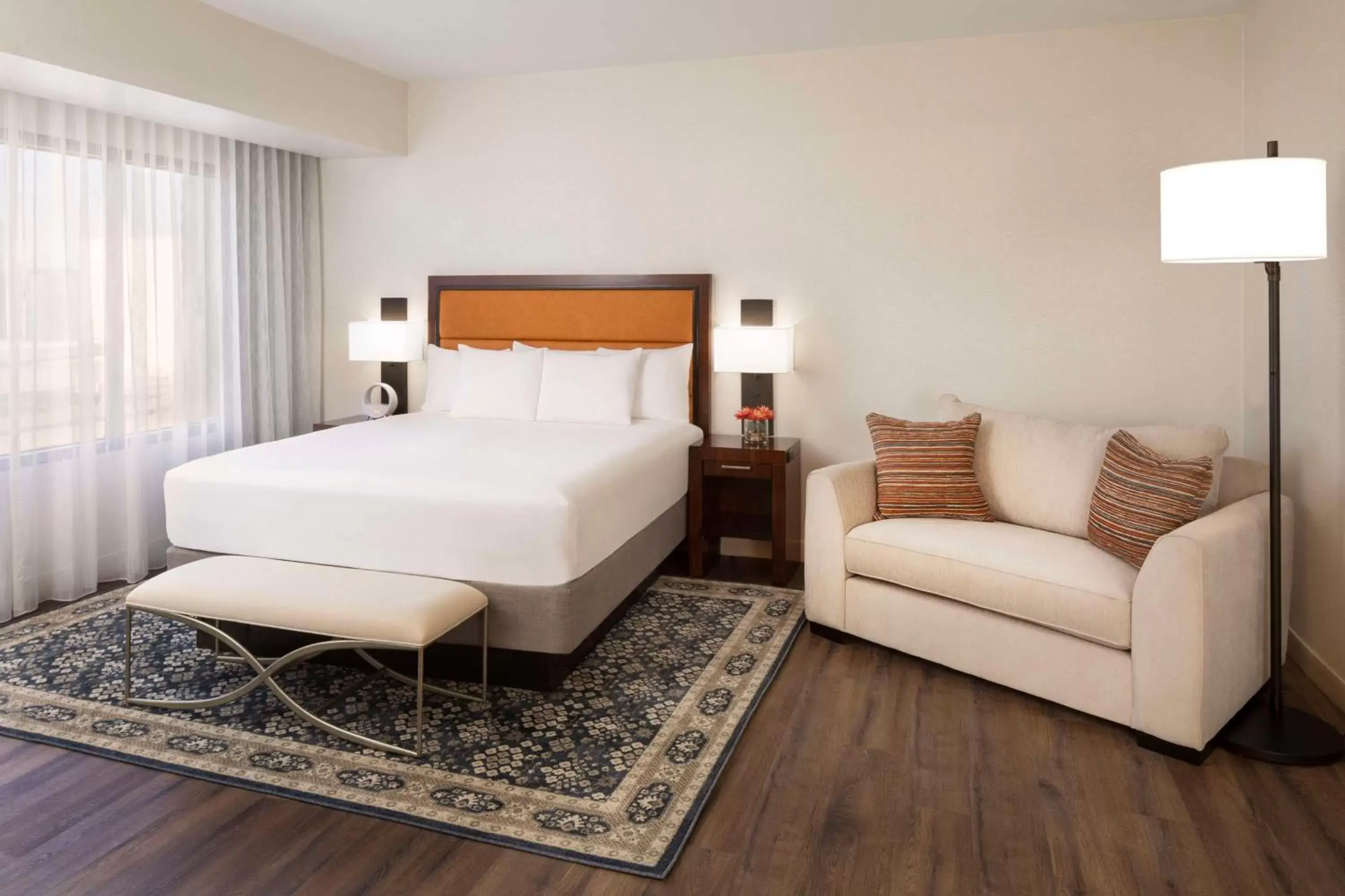 Photo of the whole room, Bed in Hyatt Regency Phoenix