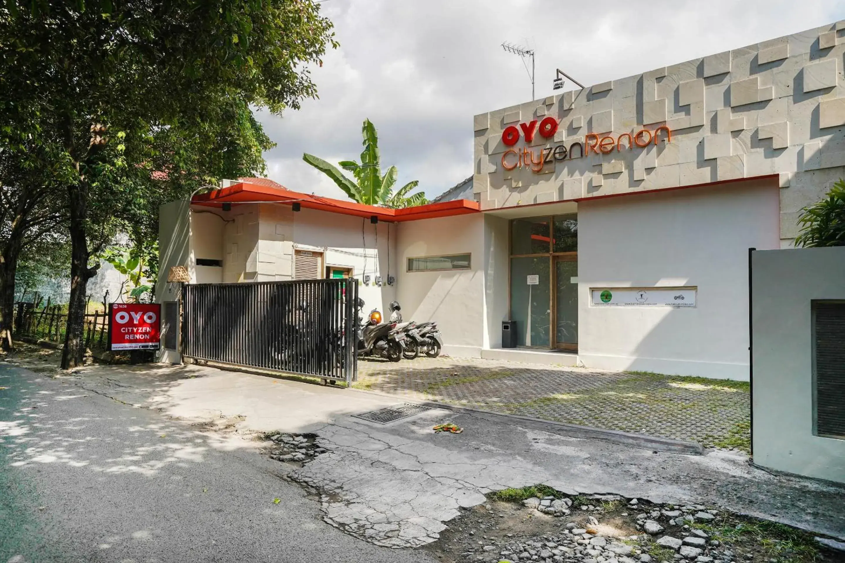 Facade/entrance in Cityzen Renon Hotel Facade/entrance in Cityzen Renon Hotel