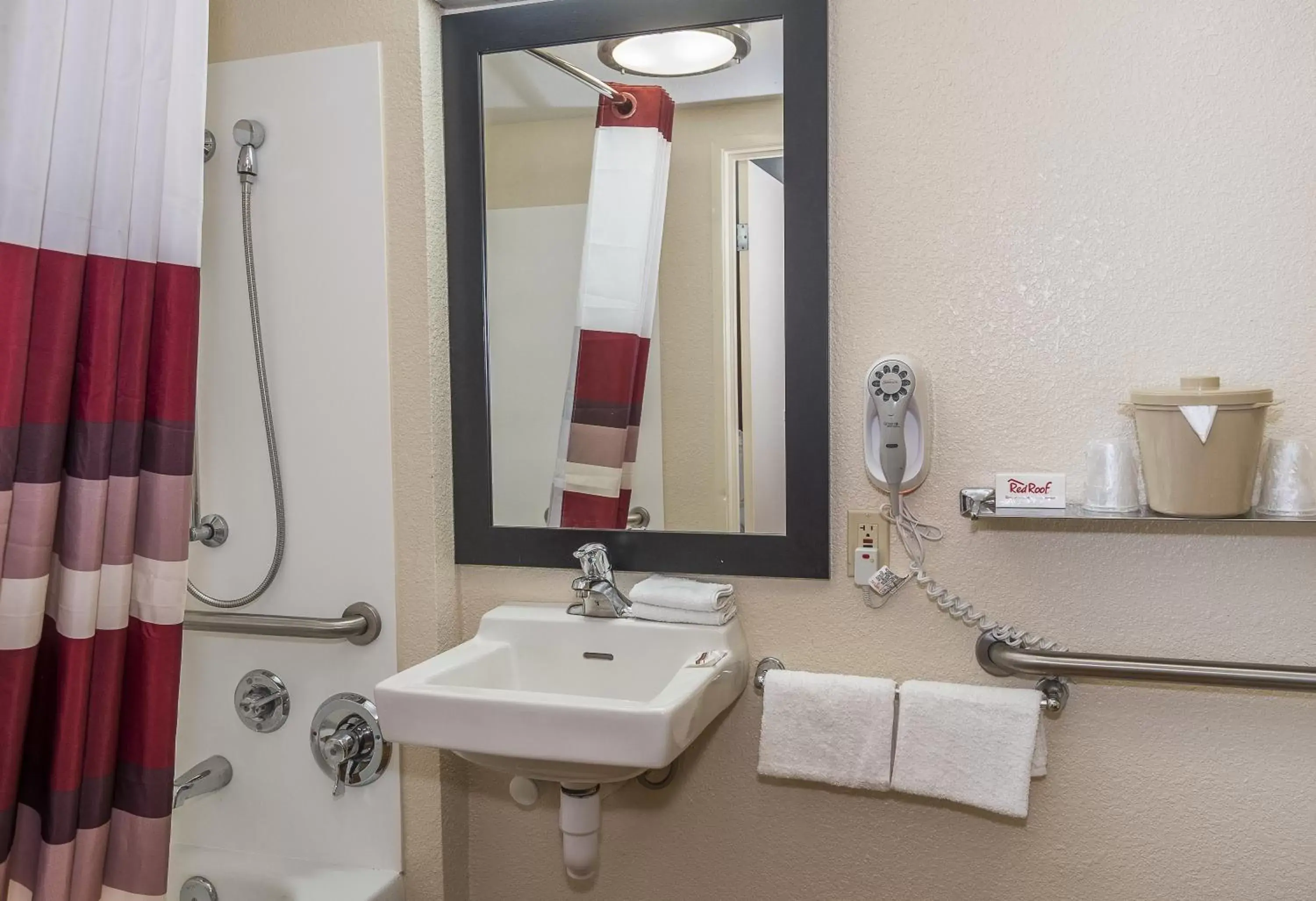 Bathroom in Red Roof Inn PLUS + Boston - Framingham