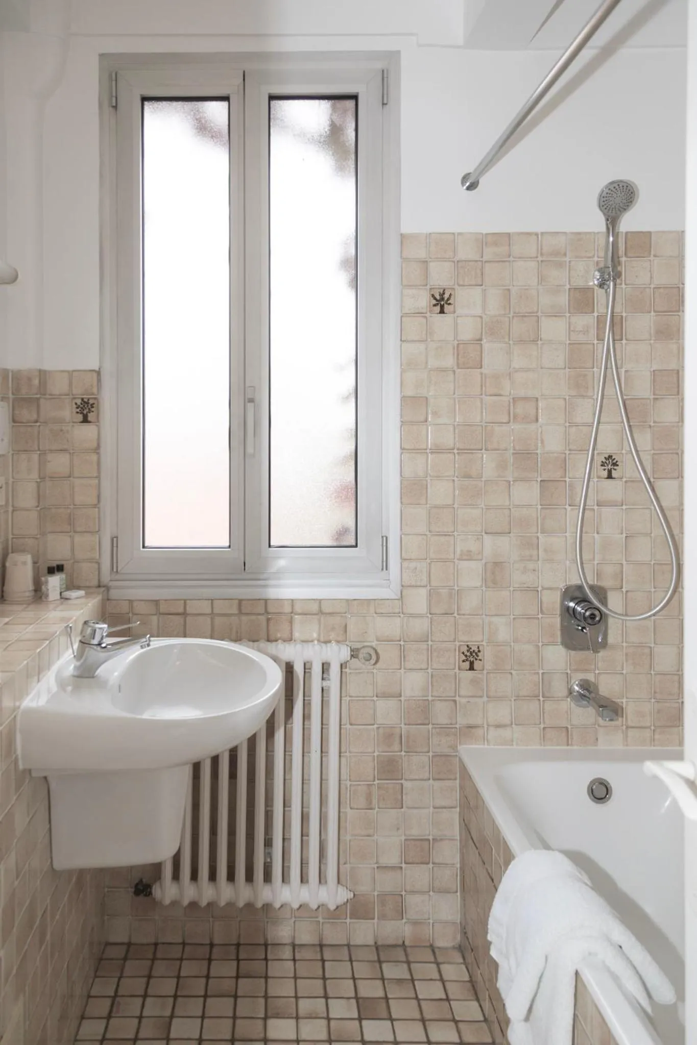 Bathroom in Cit'Hotel Aéro-Hotel