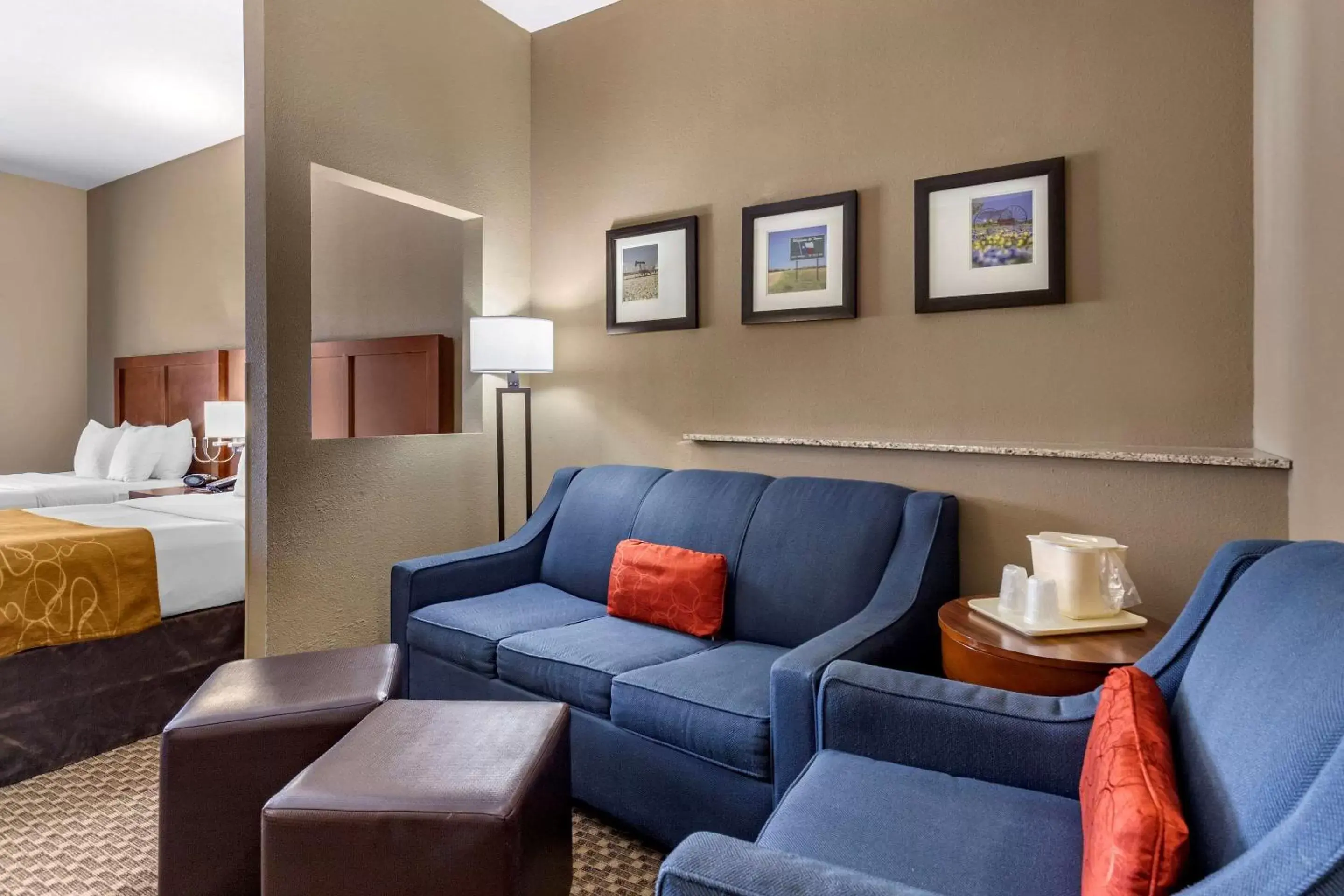 Photo of the whole room, Seating Area in Comfort Suites Near Texas A&M Corpus Christi