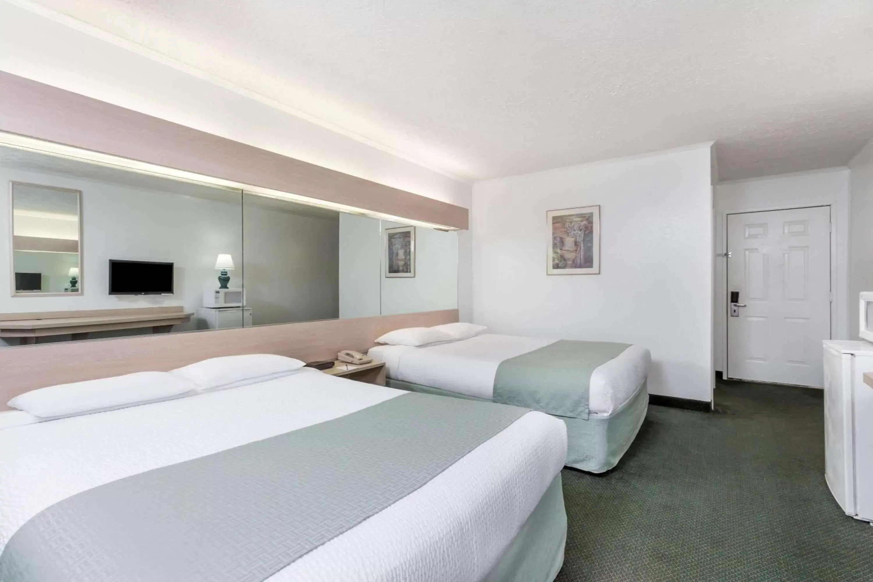 Photo of the whole room, Bed in Microtel Inn by Wyndham Athens Photo of the whole room, Bed in Microtel Inn by Wyndham Athens