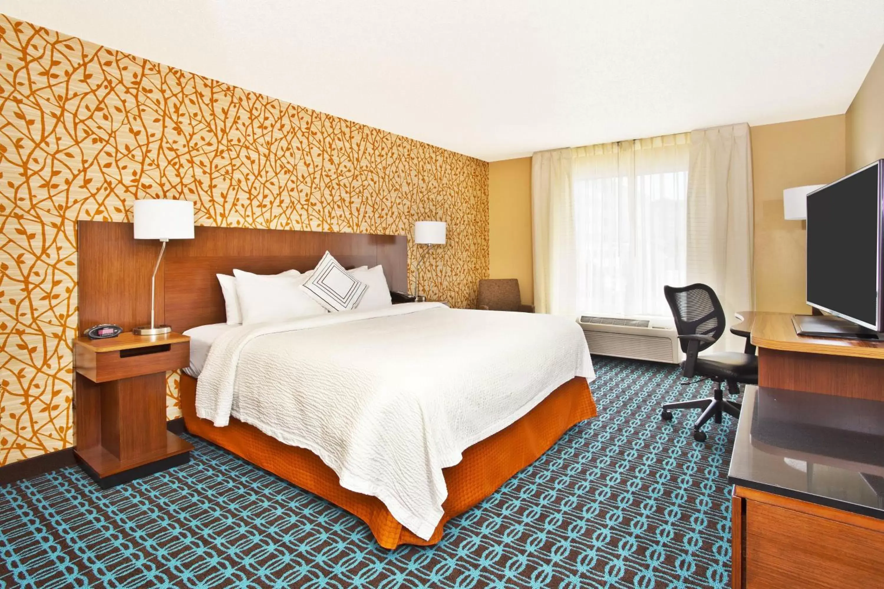 Photo of the whole room, Bed in Fairfield Inn & Suites by Marriott Madison West/Middleton