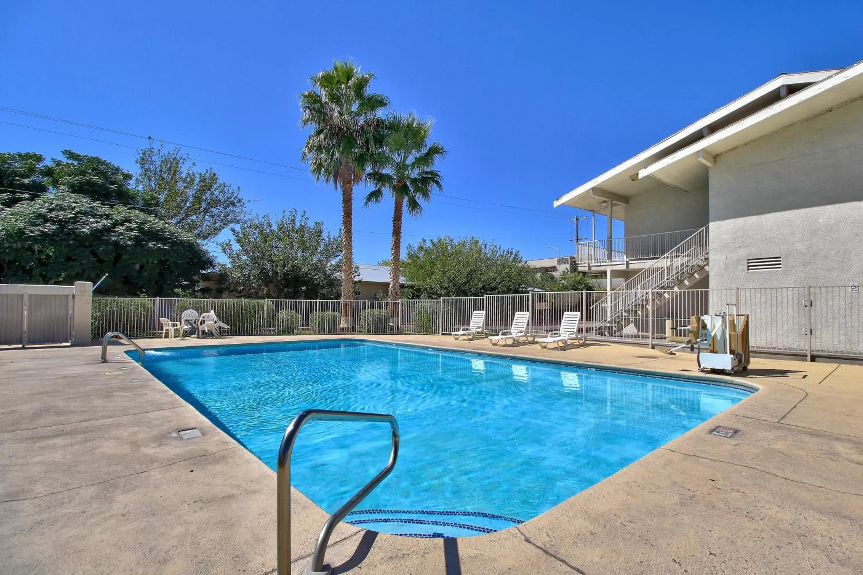 Swimming pool, Property Building in Motel 6-Nogales, AZ - Mariposa Road