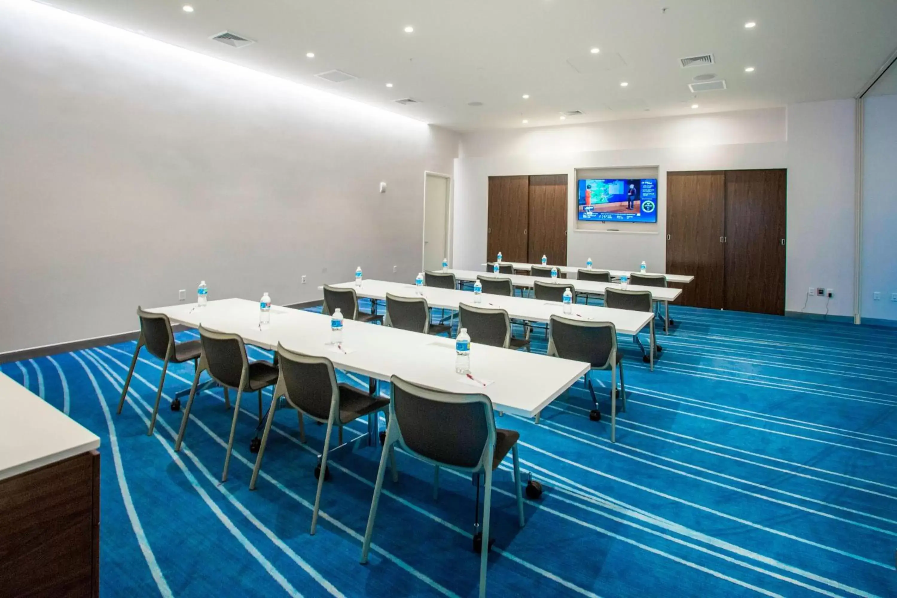 Meeting/conference room in Residence Inn by Marriott The Bronx at Metro Center Atrium