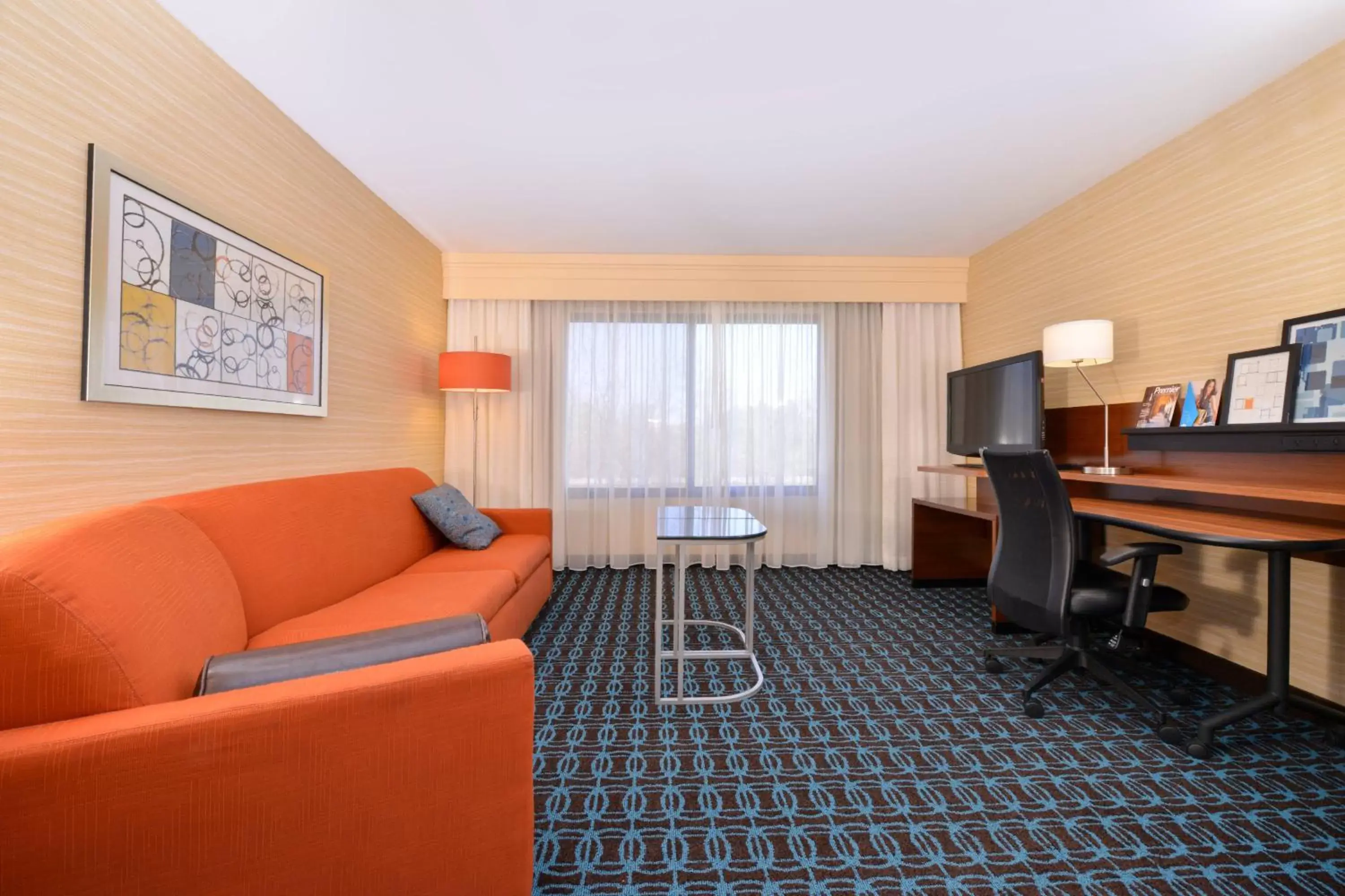 Living room, Seating Area in Fairfield Inn and Suites by Marriott Rochester West/Greece