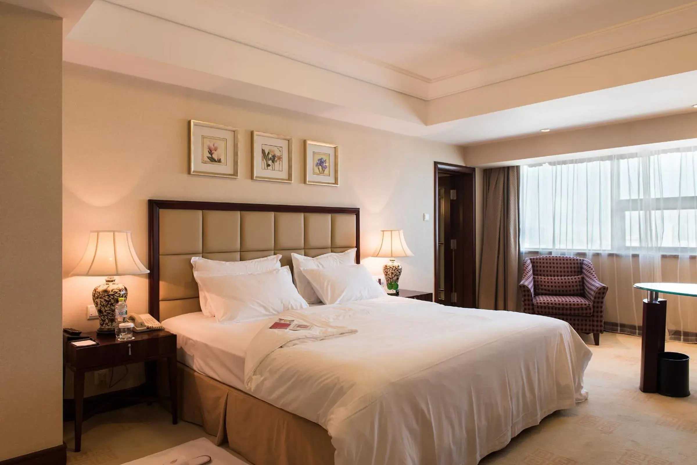 Bed in Ramada Plaza Optics Valley Hotel Wuhan (Best of Ramada Worldwide)