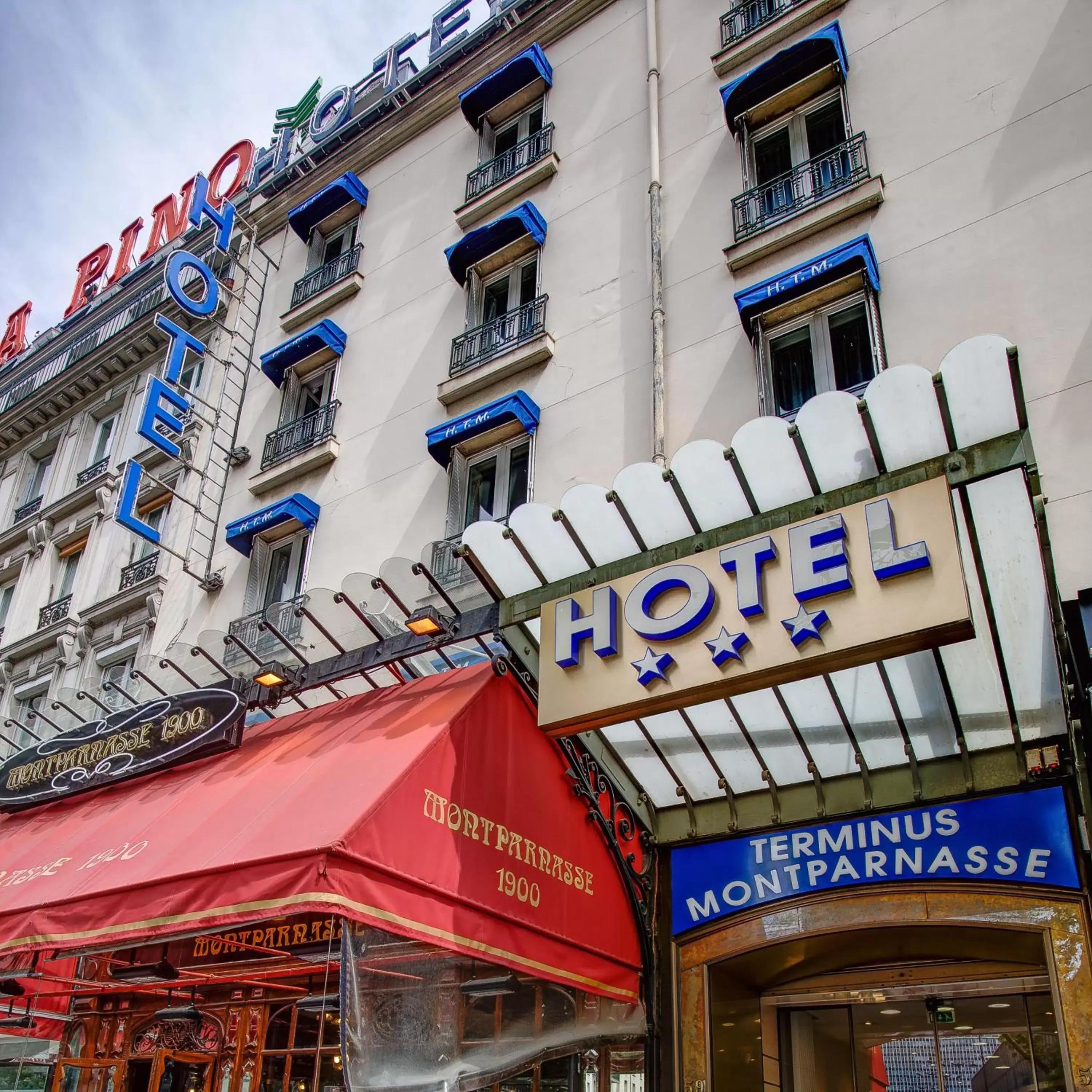 Facade/entrance, Property Building in Hotel Terminus Montparnasse