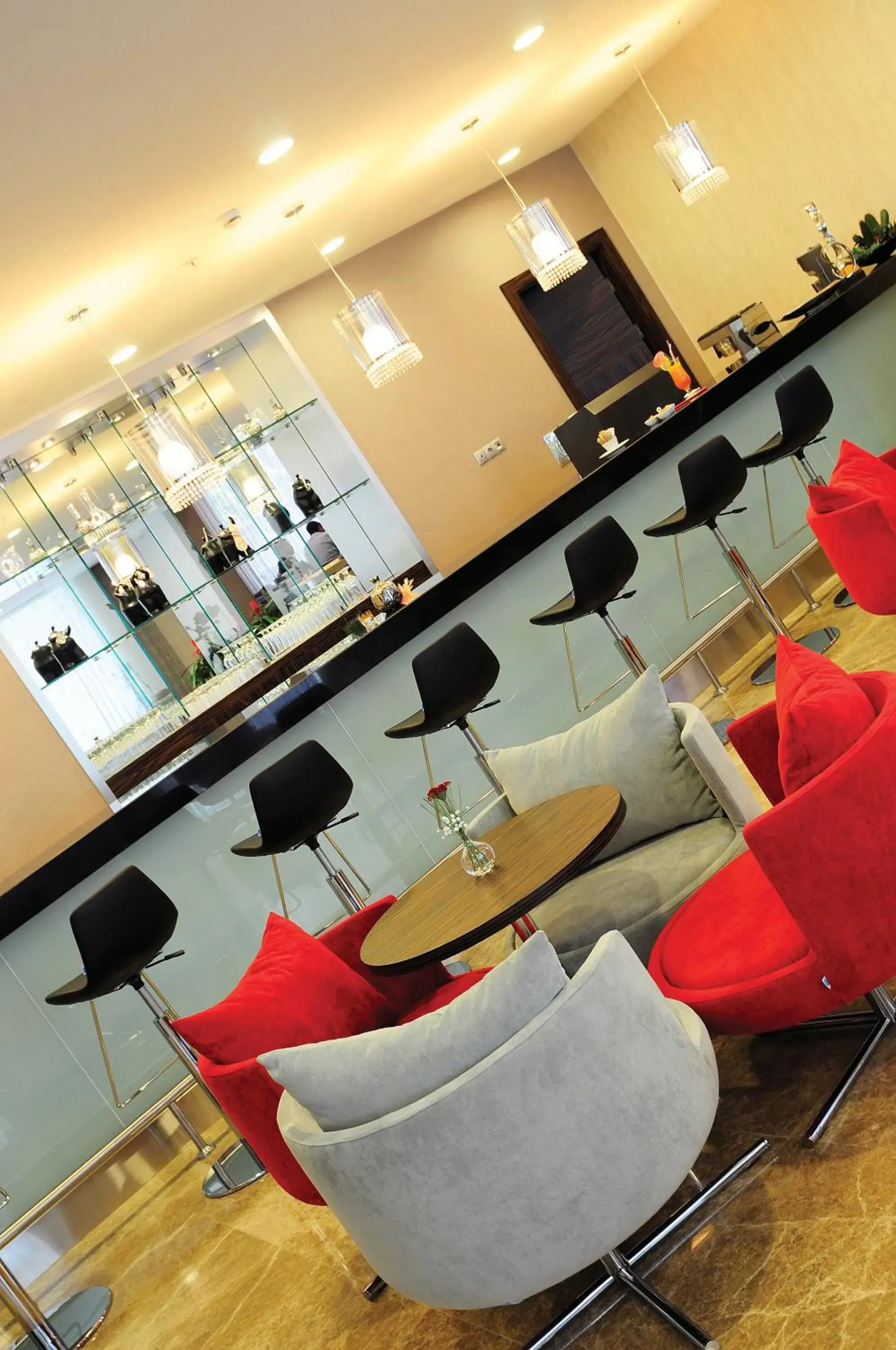 Lounge or bar, Restaurant/Places to Eat in Demora Hotel