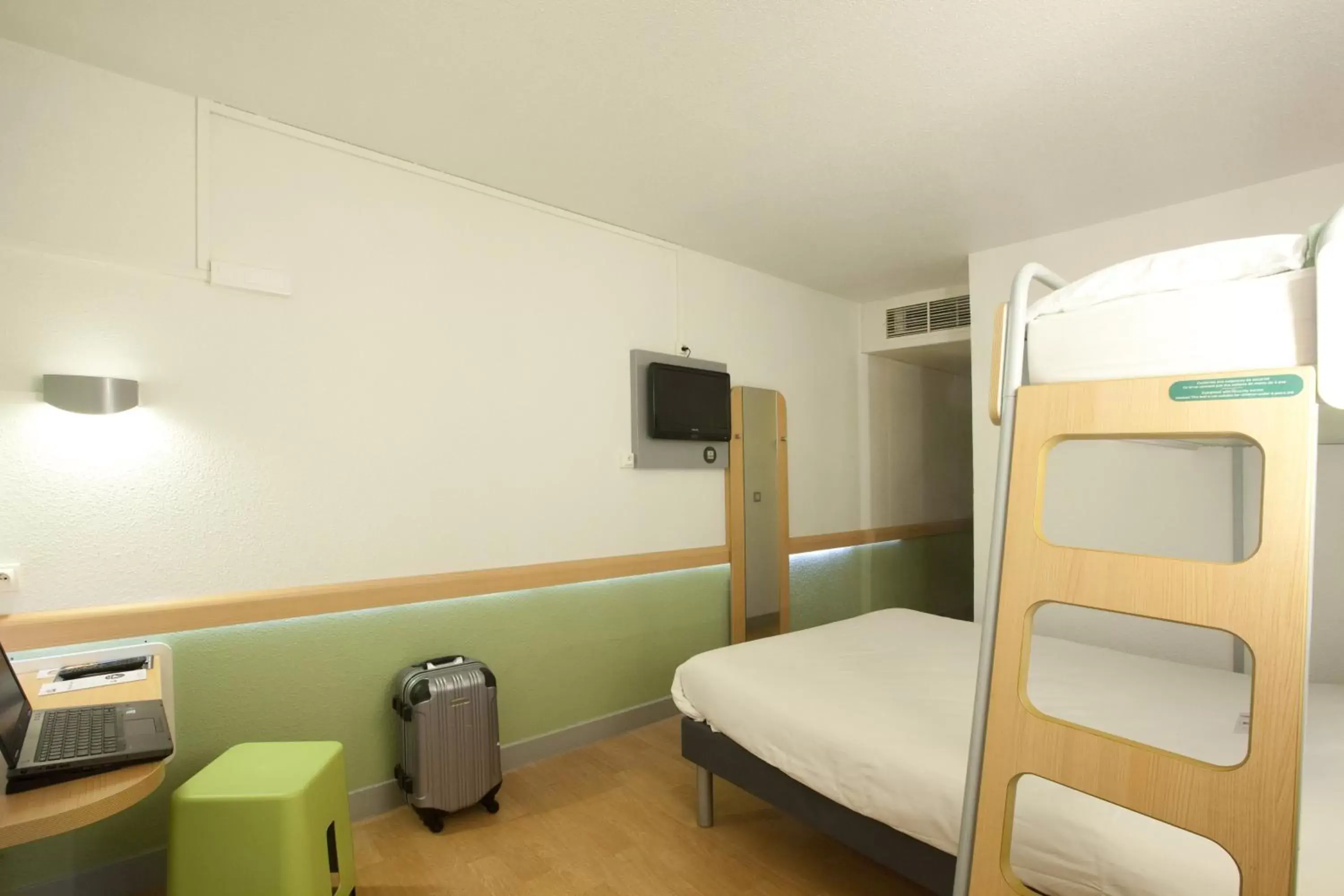 Photo of the whole room in Ibis Budget Saint Christol Les Alès