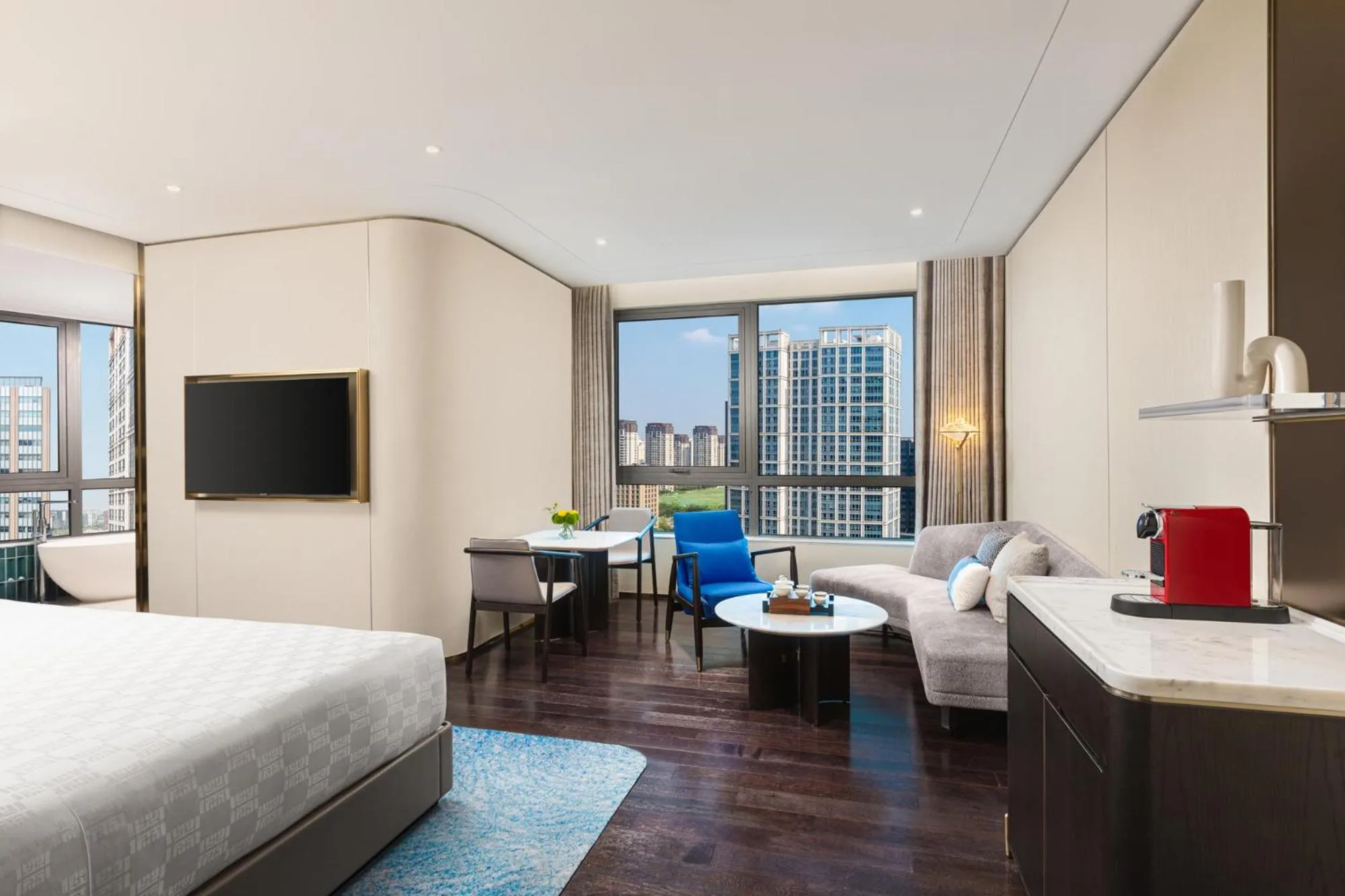 TV and multimedia, Bed in HUALUXE Shanghai Changfeng Park - Park Lake View