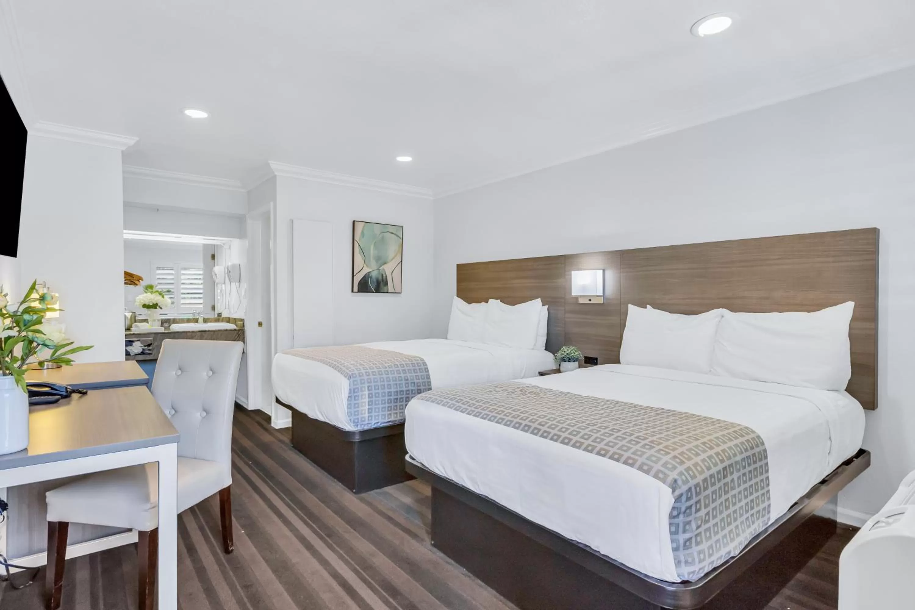 Bed in Napa Valley Hotel & Suites