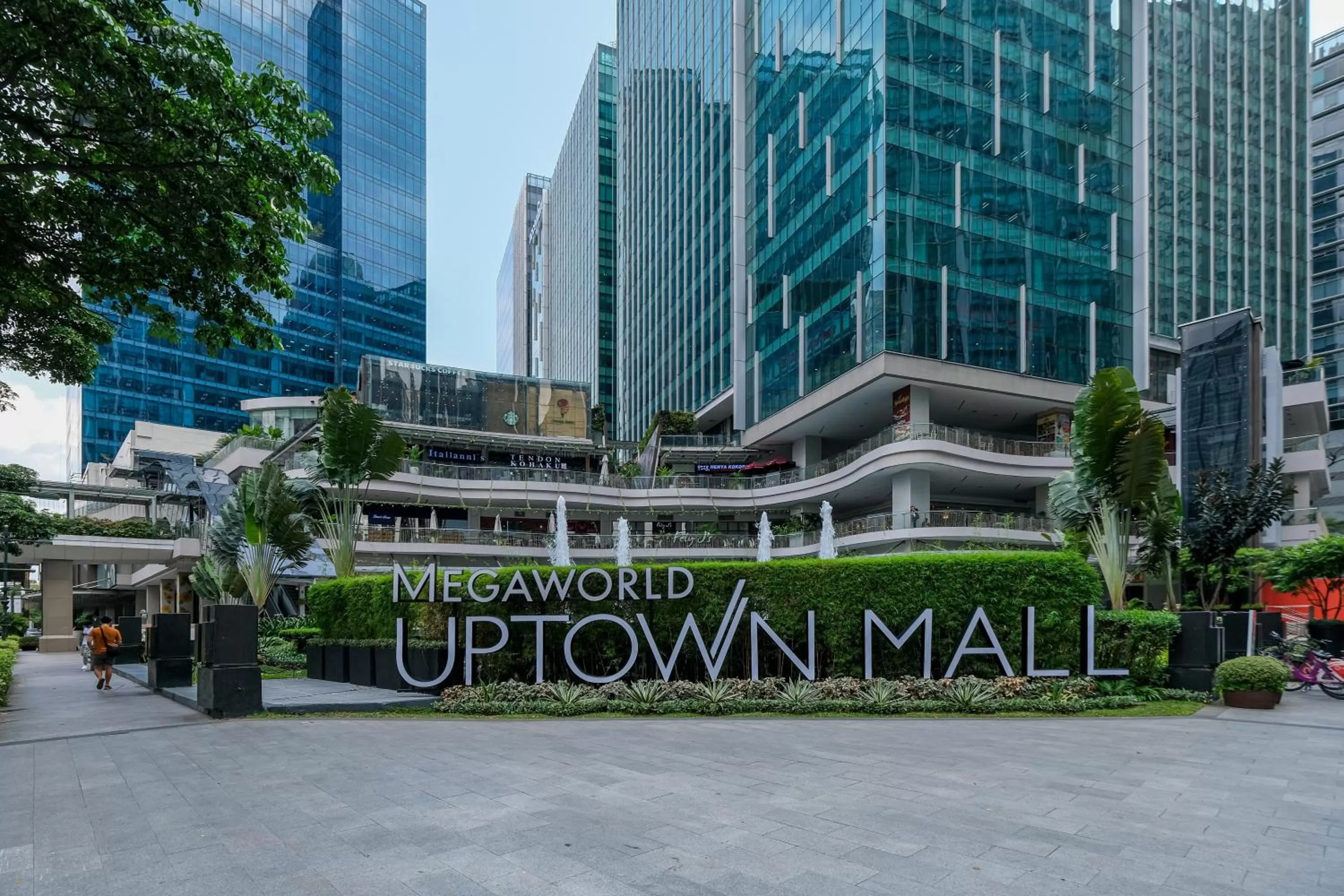 Restaurant/places to eat in 1BR Suite in Uptown BGC