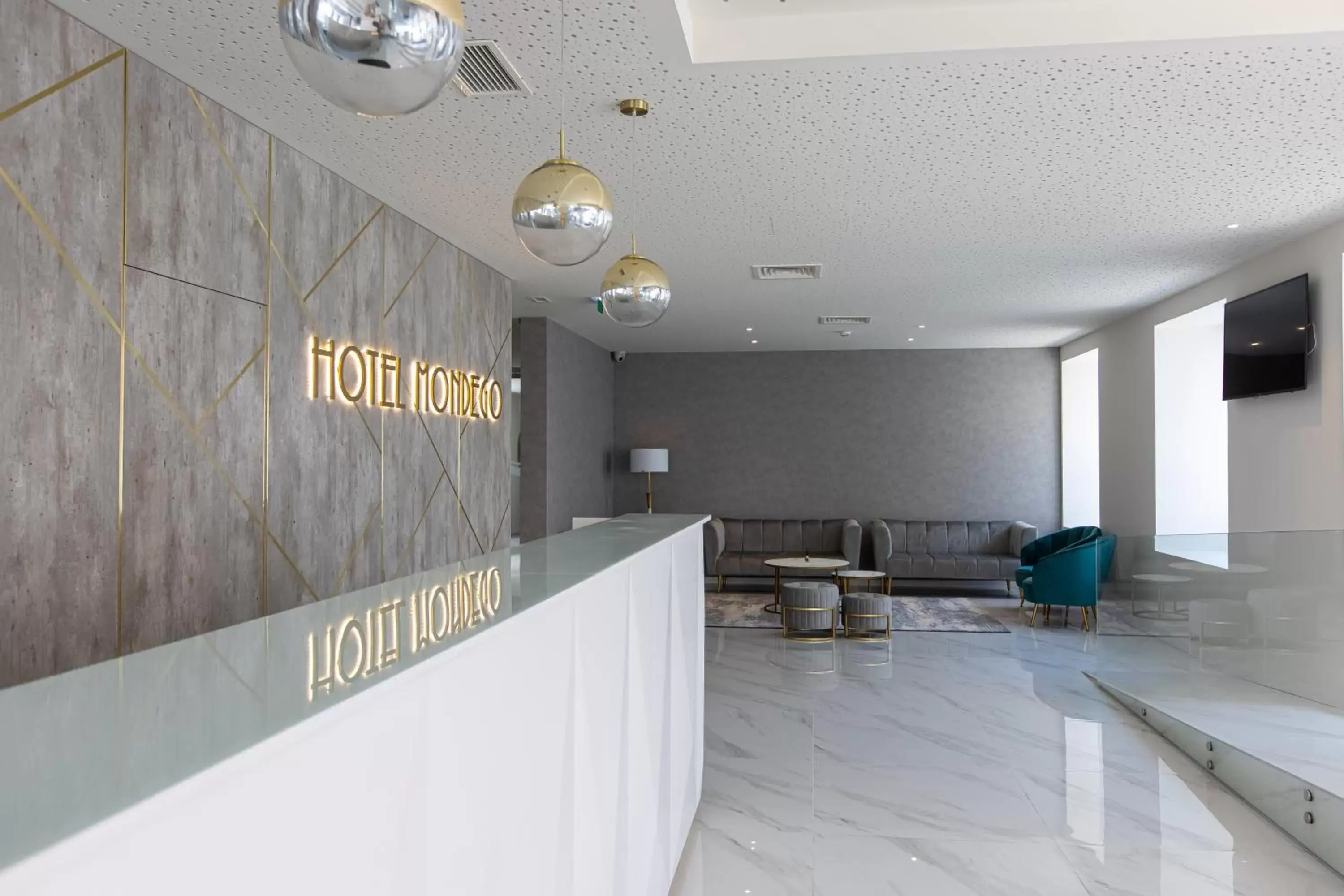 Lobby or reception in Hotel Mondego