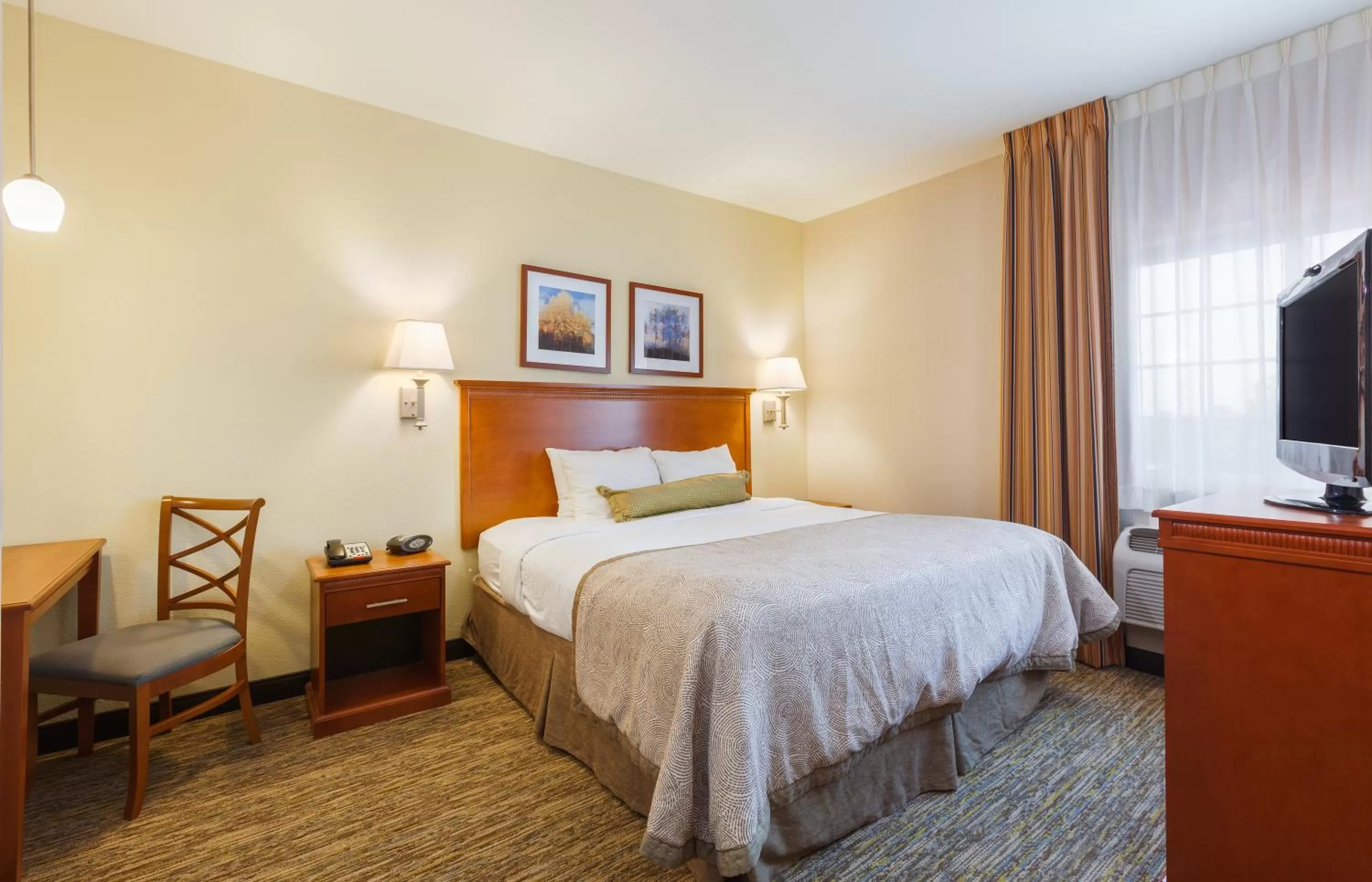 Queen Studio - Hearing Accessible/Non-Smoking in Candlewood Suites Lake Jackson, an IHG Hotel
