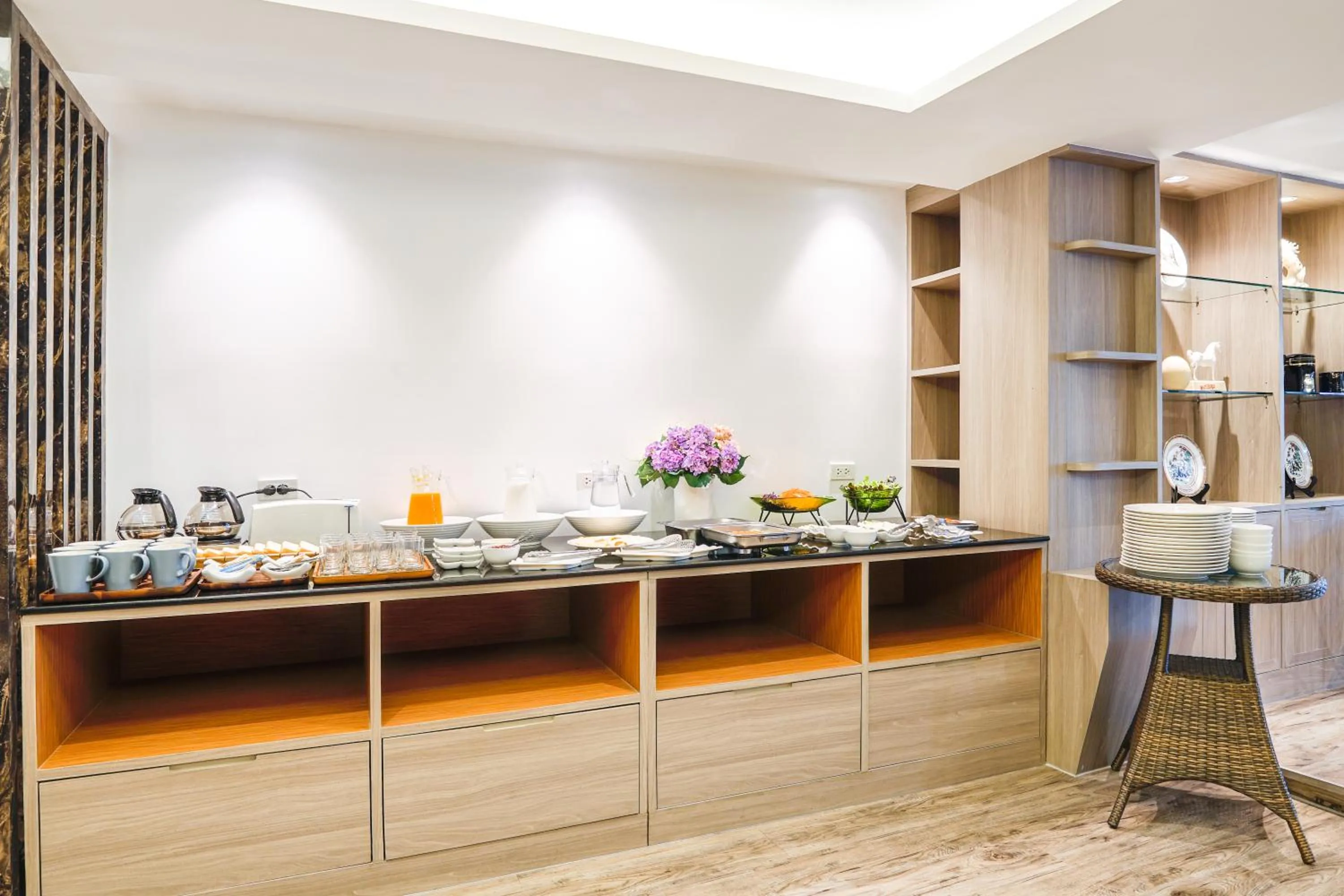 Restaurant/places to eat in 4M Pratunam Hotel