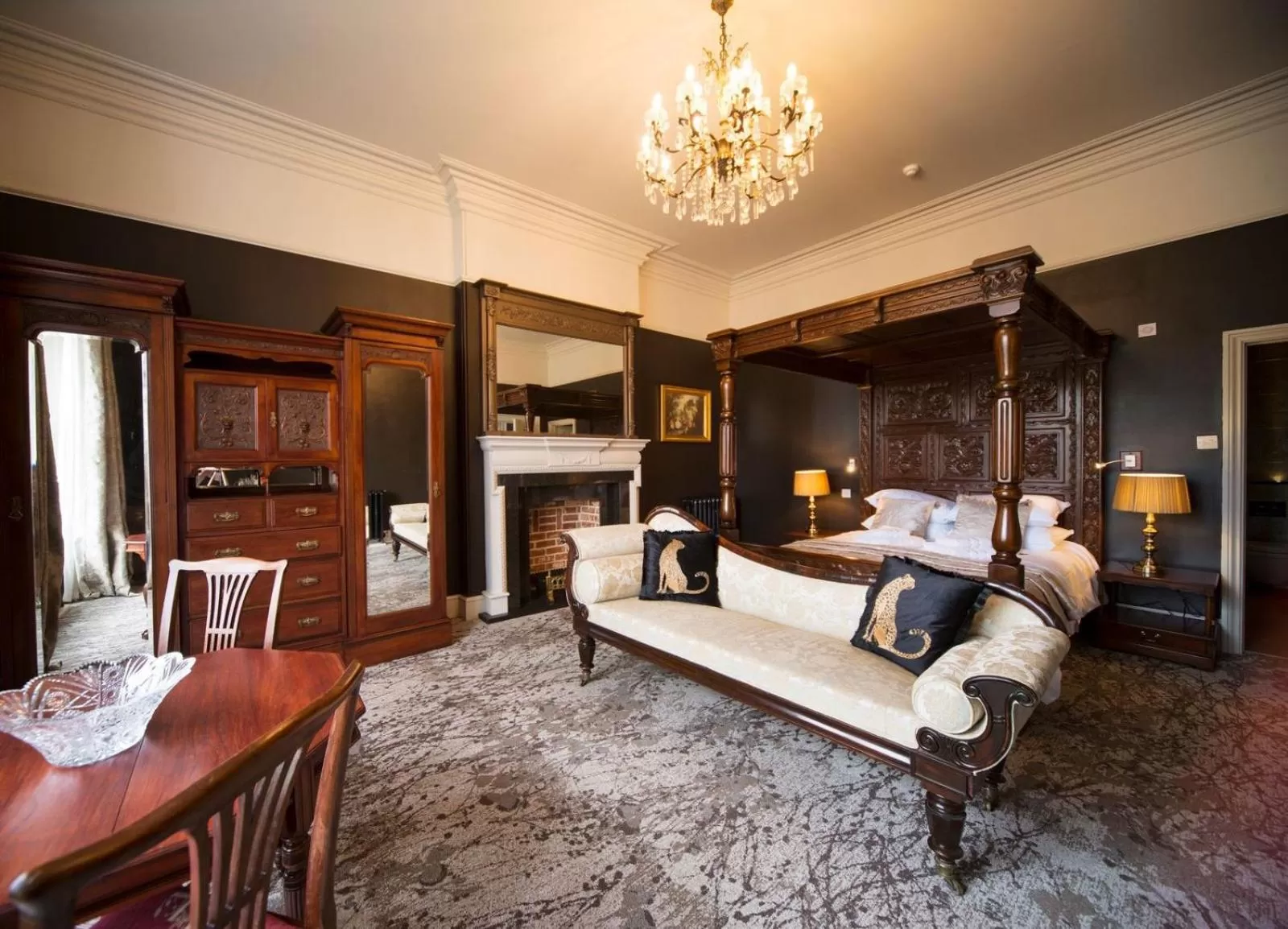 Superior Suite in East Walls Hotel