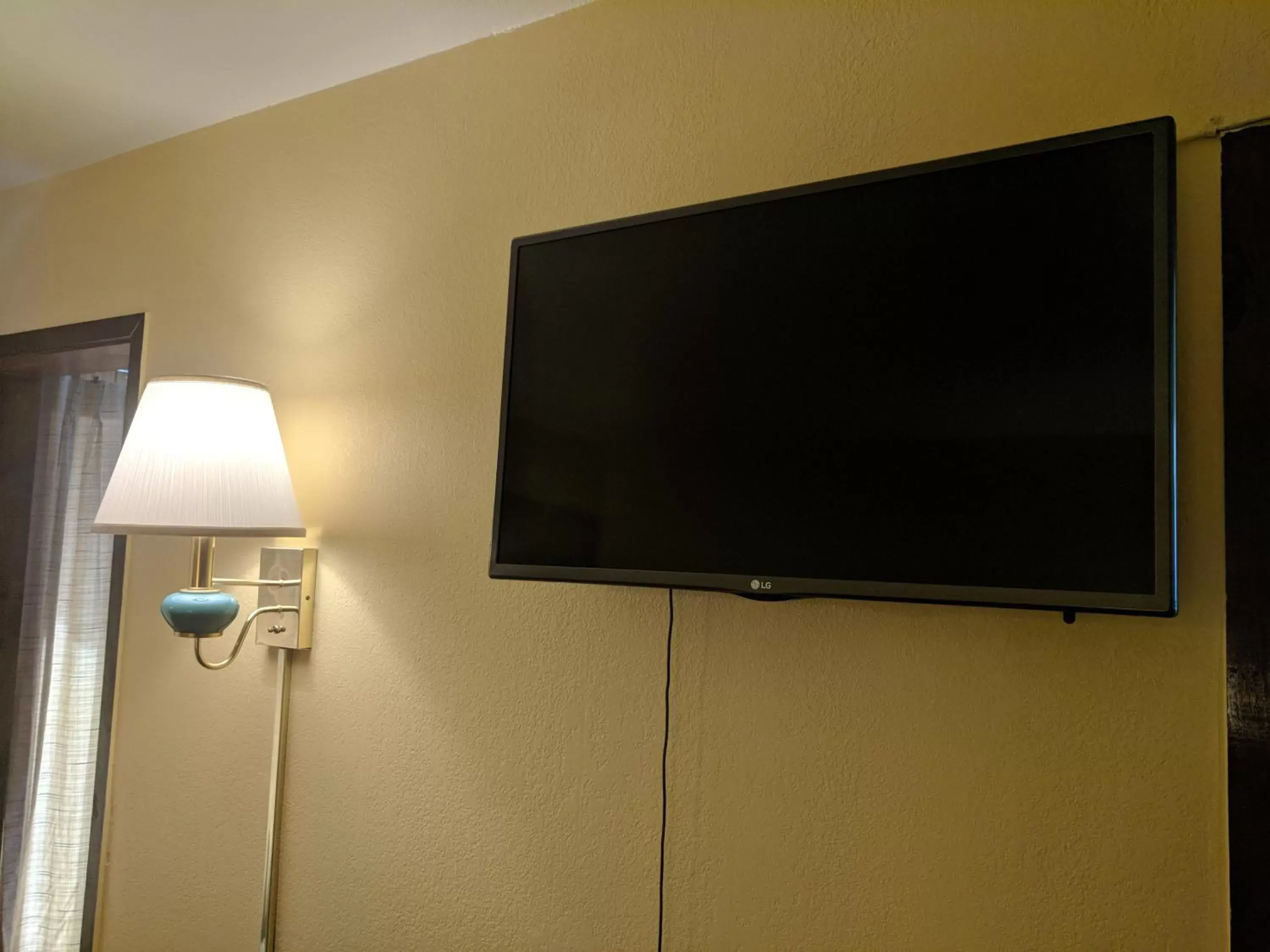 TV/Entertainment Center in Lakeview Motel