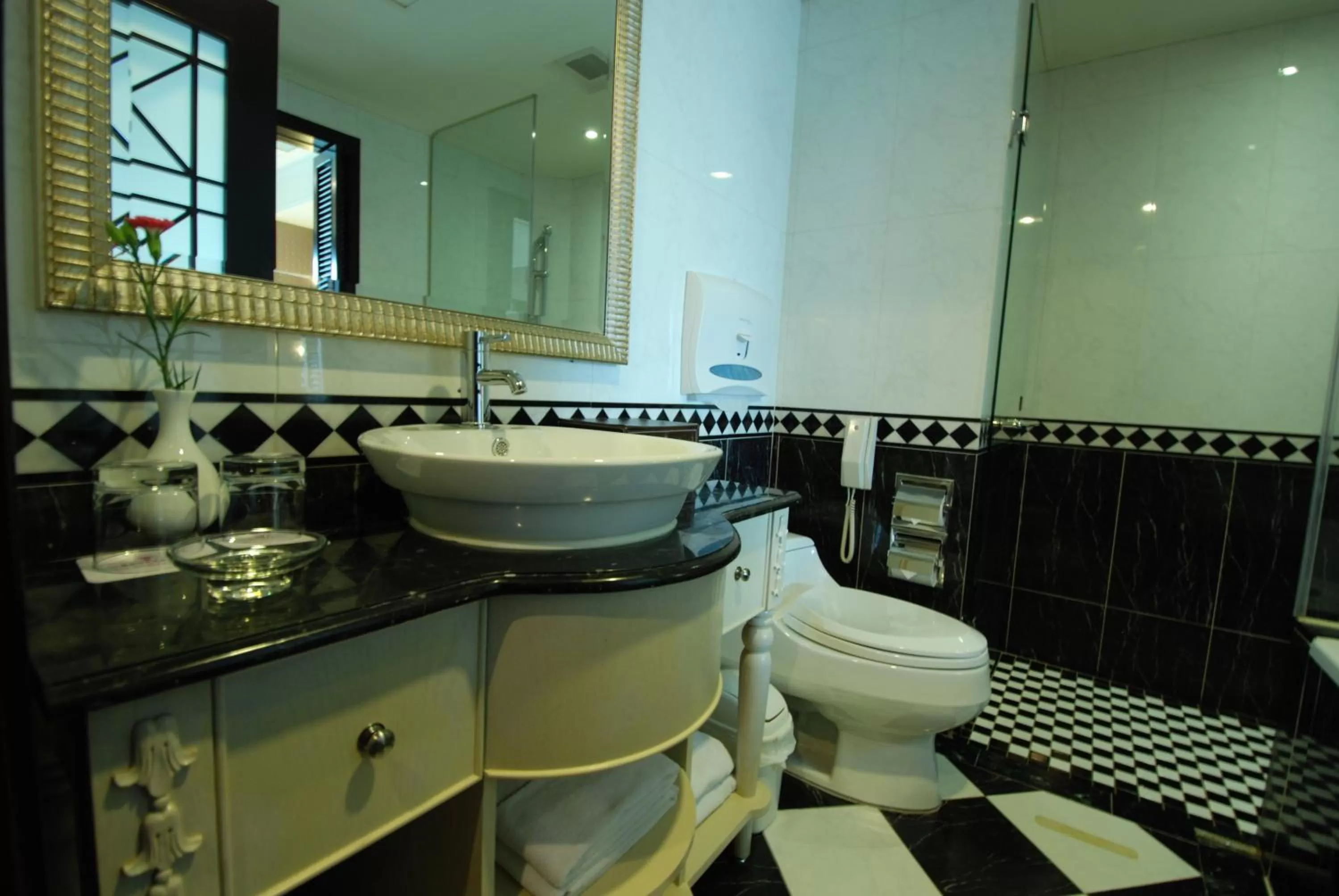 Toilet in Rido Hotel