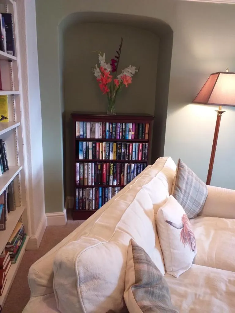 Seating area, Bed in The White House Guest House