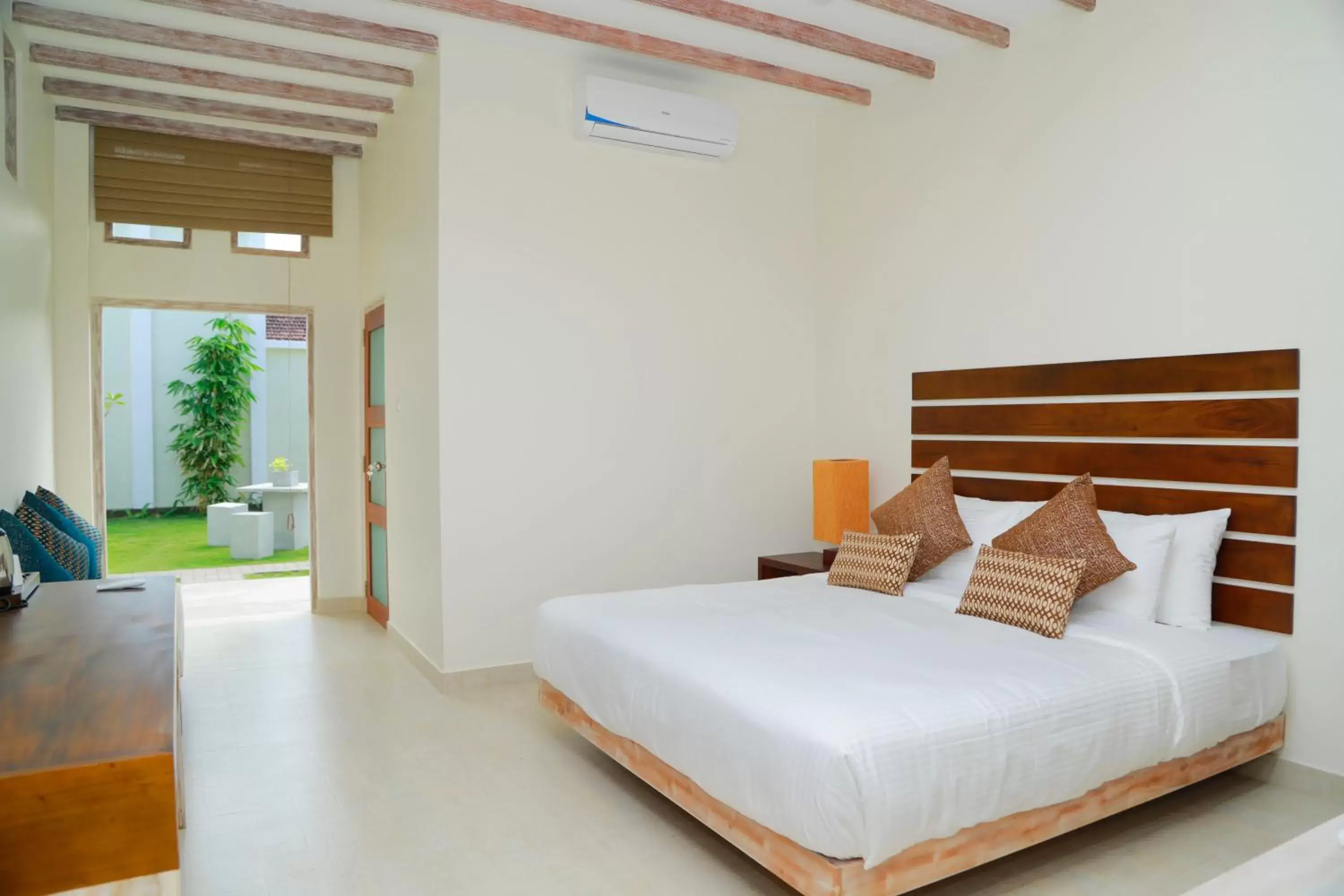 Bed in Hotel Cloud 9 Negombo