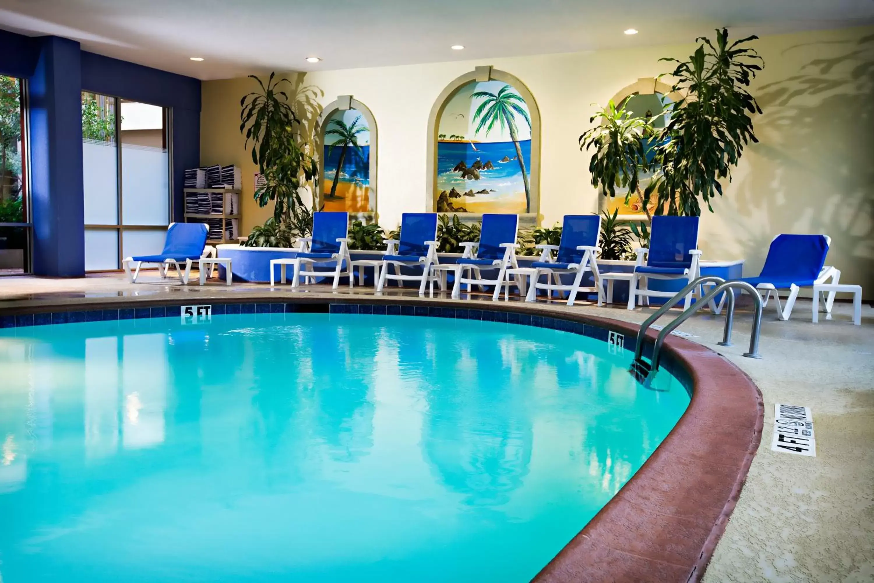 Swimming Pool in Crowne Plaza Suites Arlington, an IHG Hotel