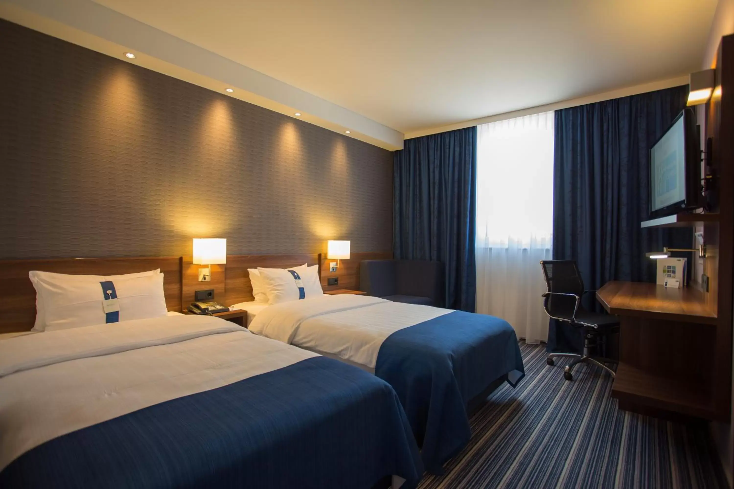 Guests, Bed in Holiday Inn Express Neunkirchen, an IHG Hotel