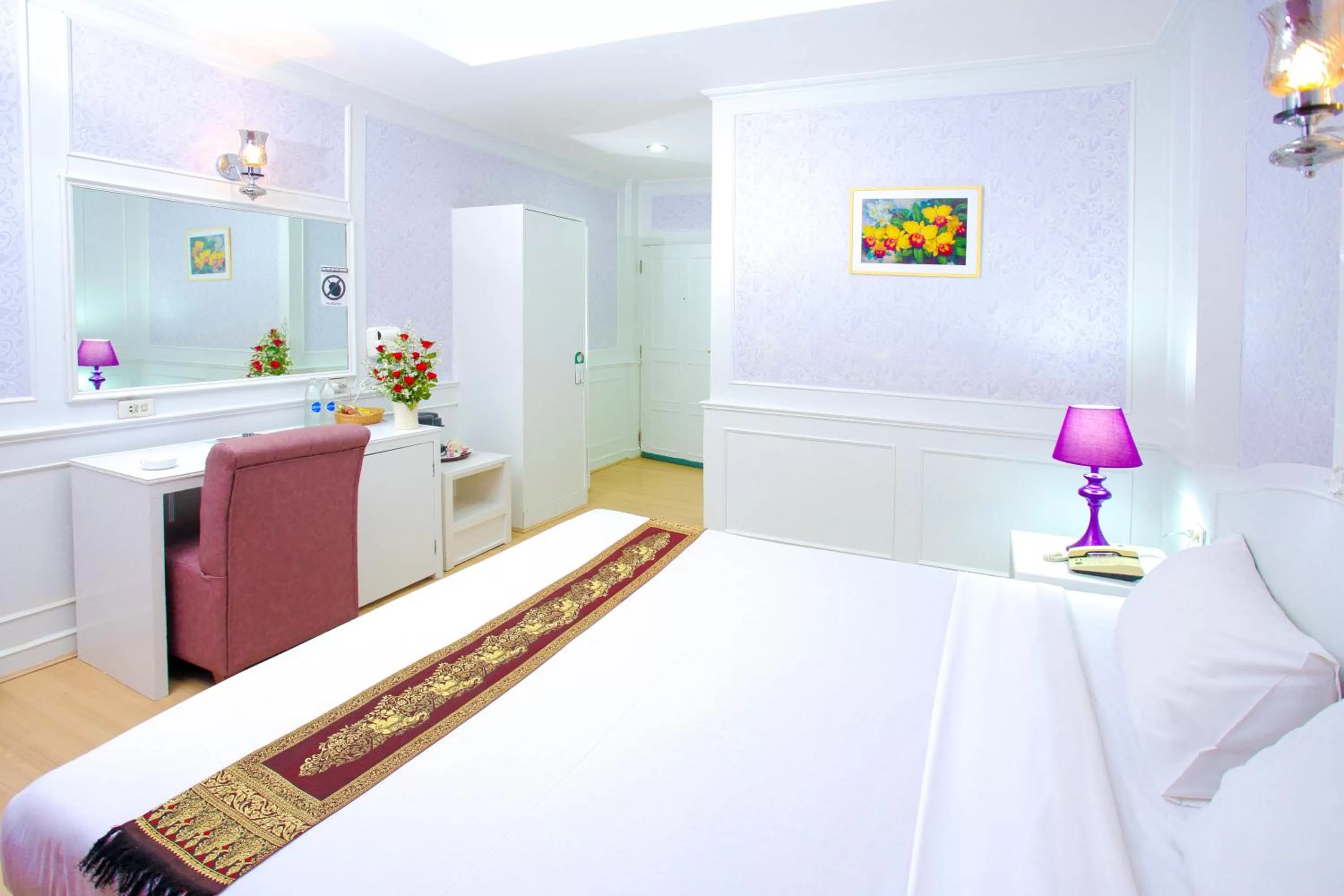 Bed in PJ Watergate Hotel