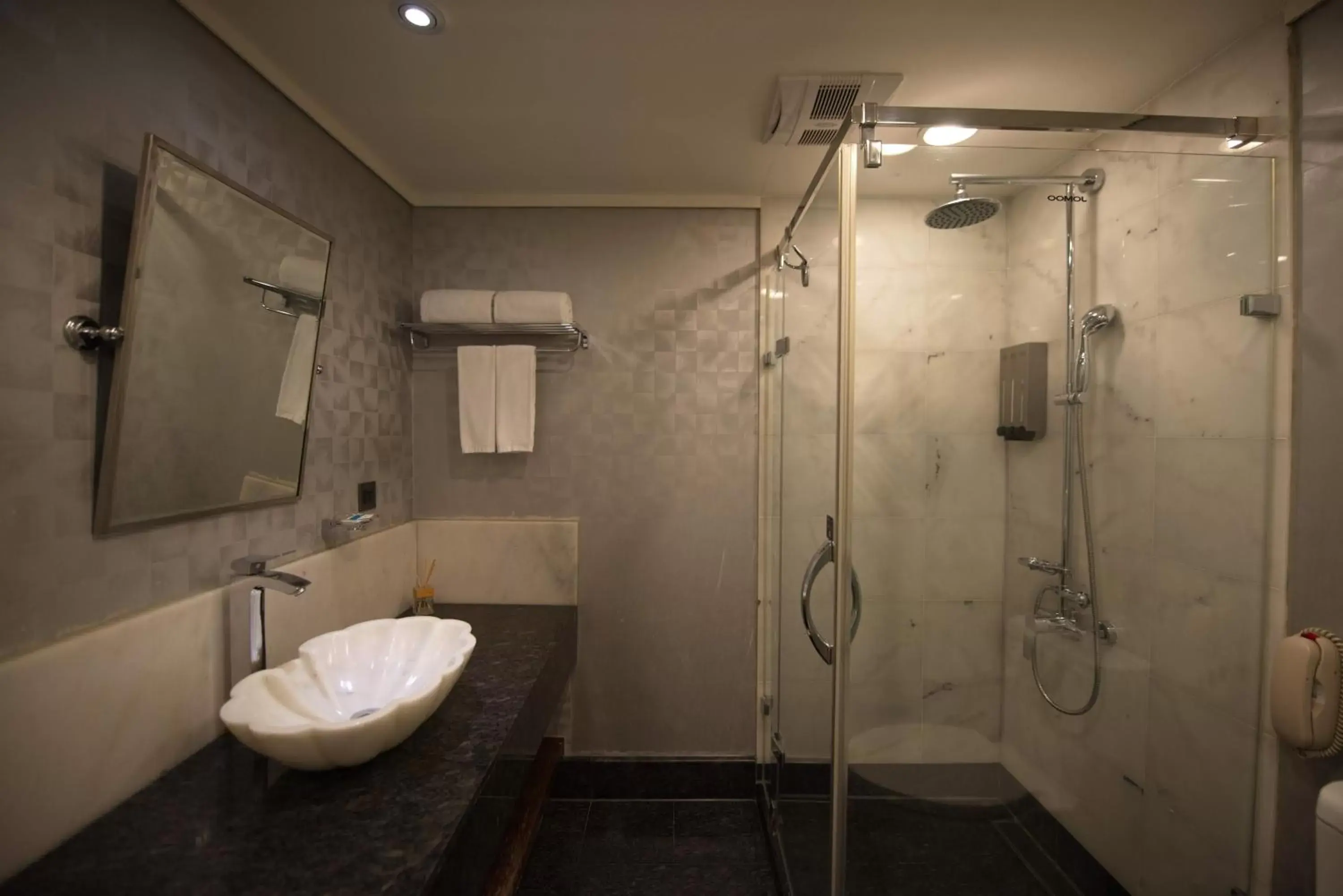 Bathroom in Ximen Airline Hotel