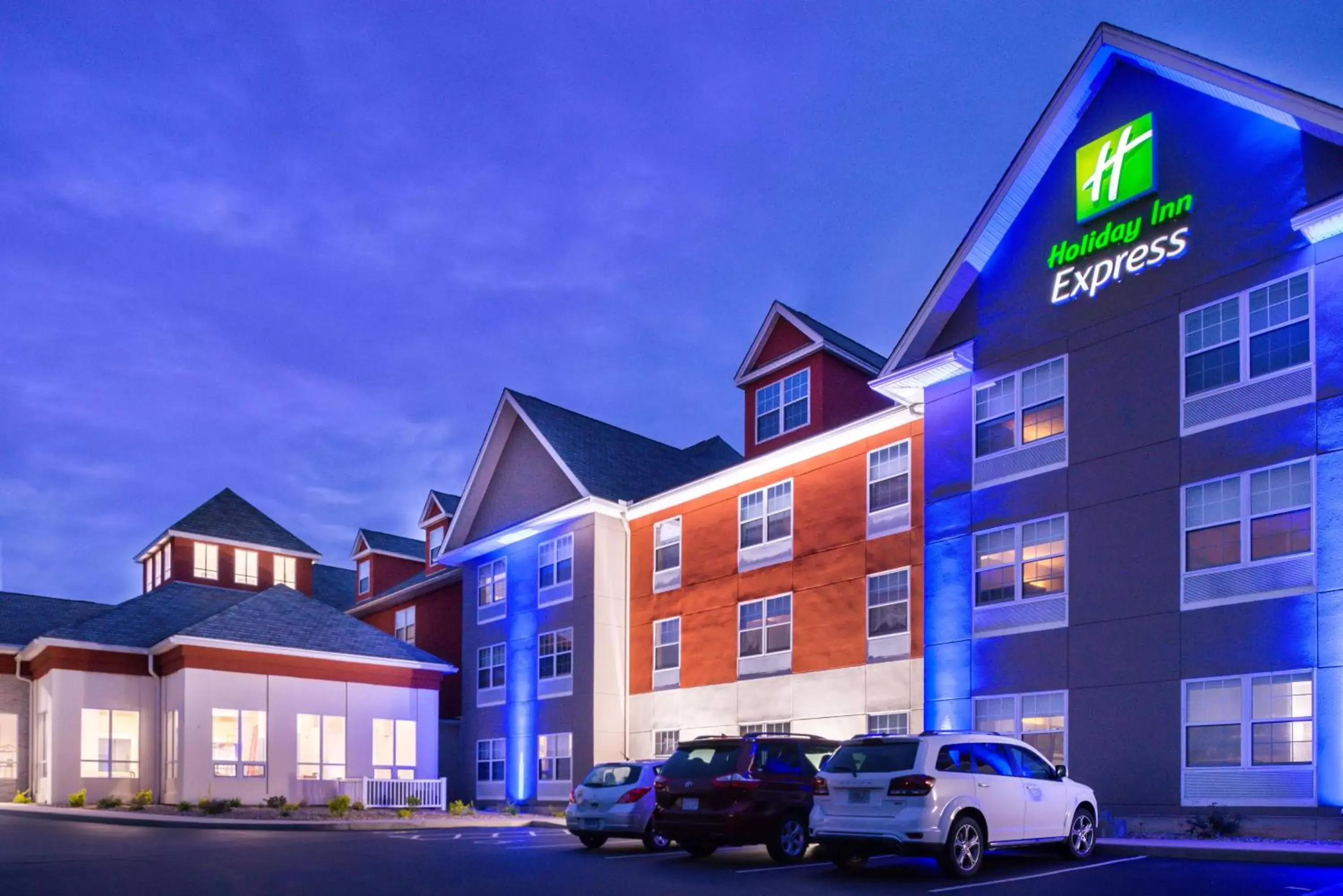 Property Building in Holiday Inn Express Mystic, an IHG Hotel