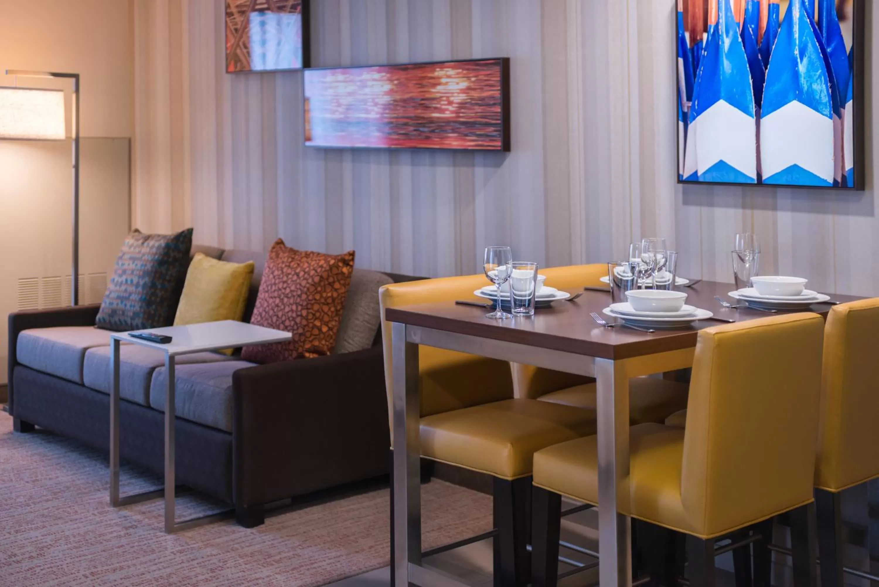 Dining area in Residence Inn by Marriott Seattle University District