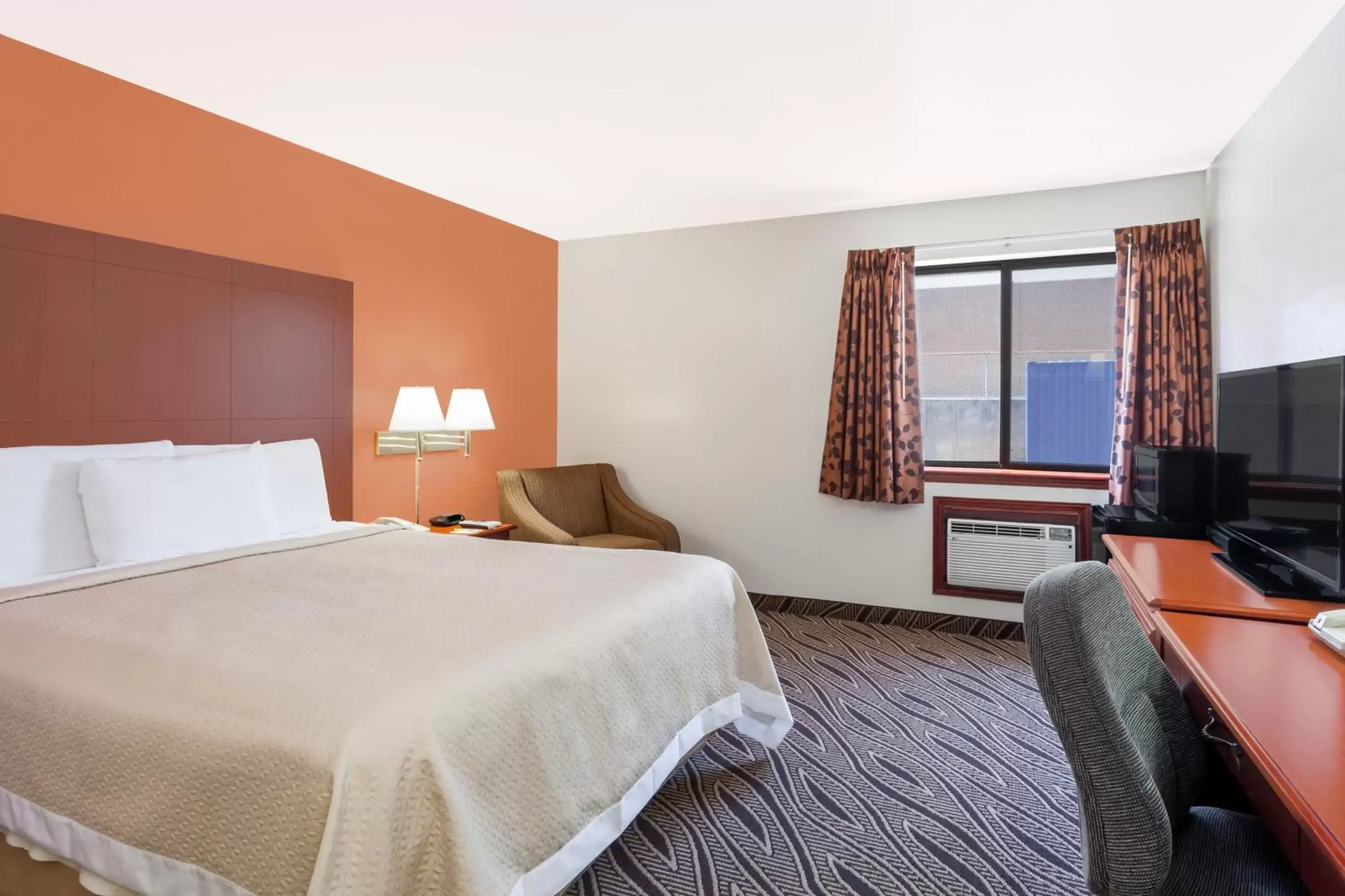 Photo of the whole room, Bed in Days Inn by Wyndham Dyersburg Photo of the whole room, Bed in Days Inn by Wyndham Dyersburg