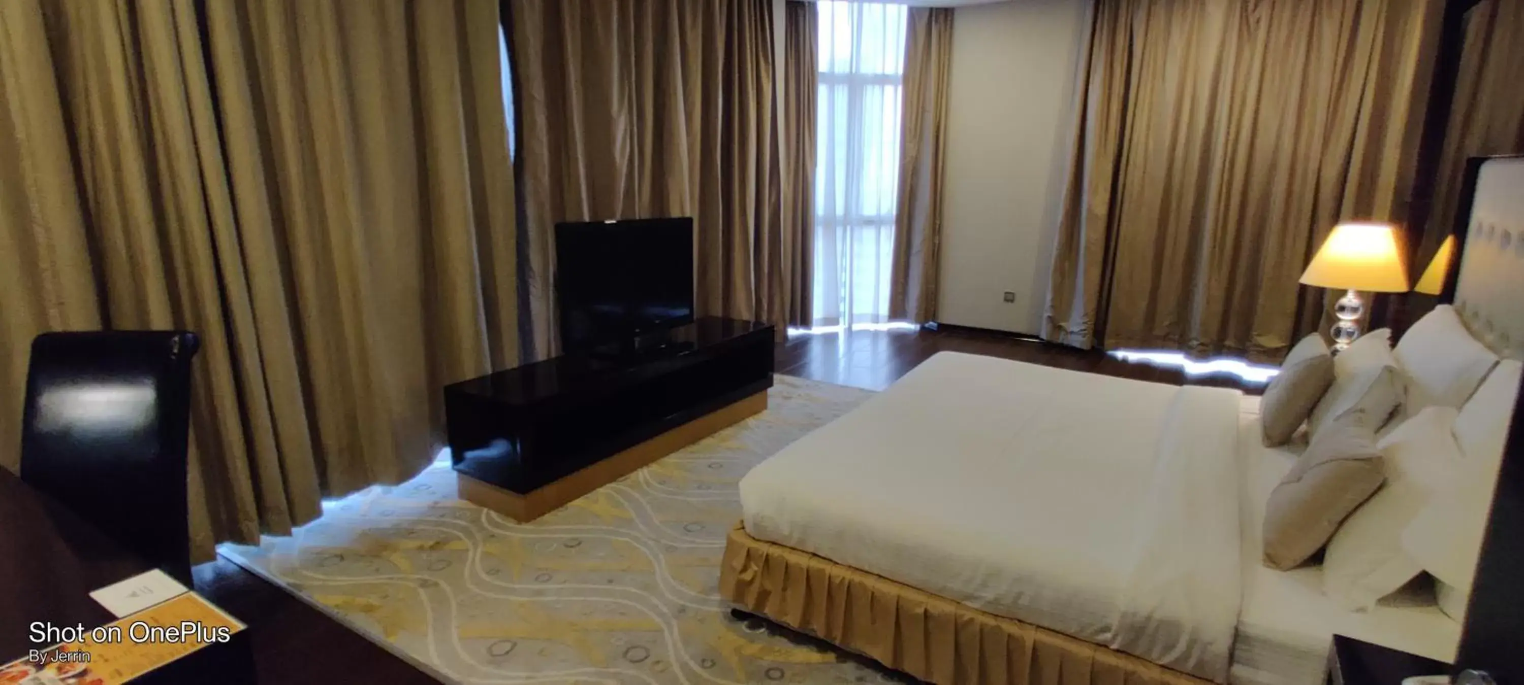 Bed, TV/Entertainment Center in Nehal Hotel