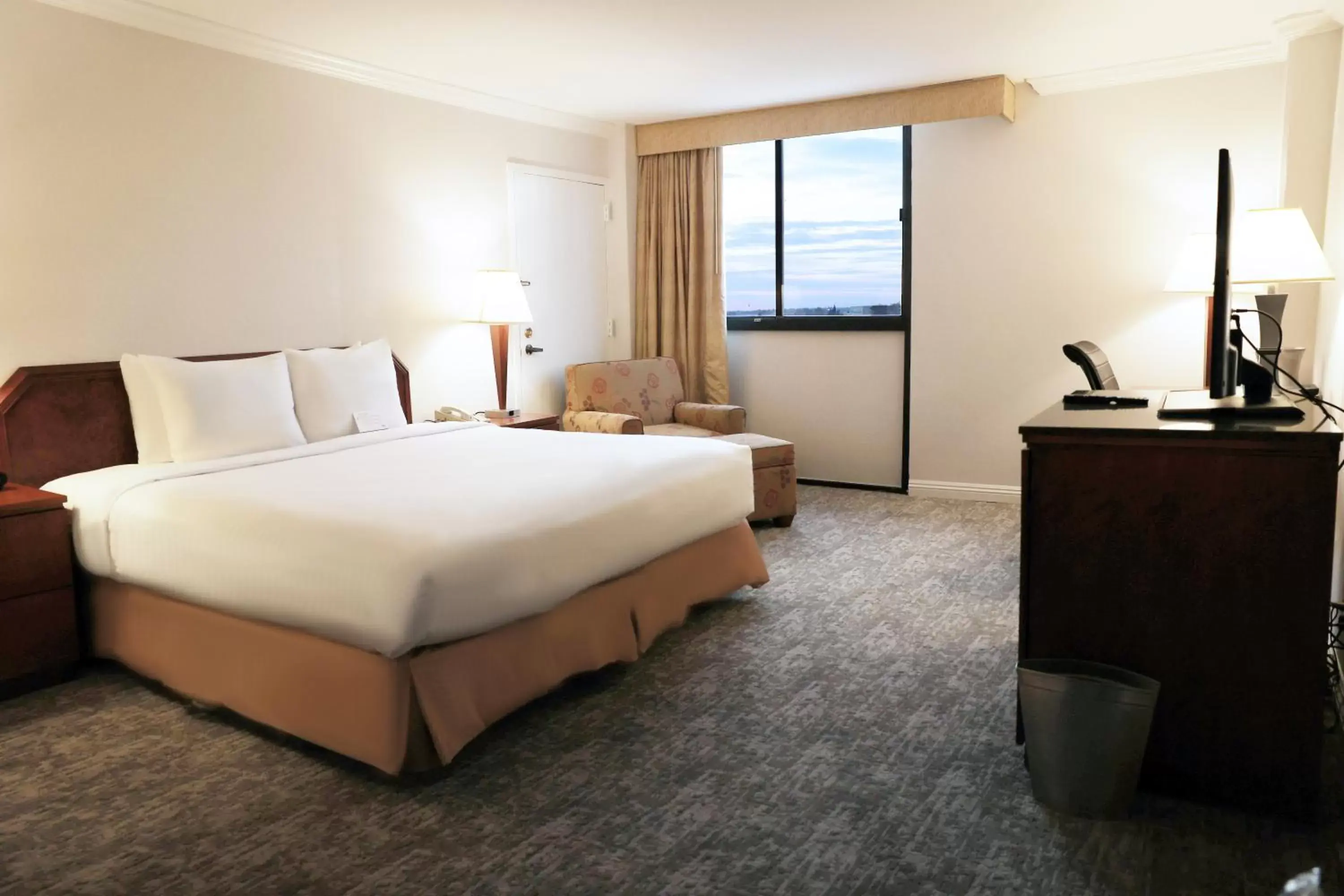 Bed in Ontario Airport Hotel & Conference Center