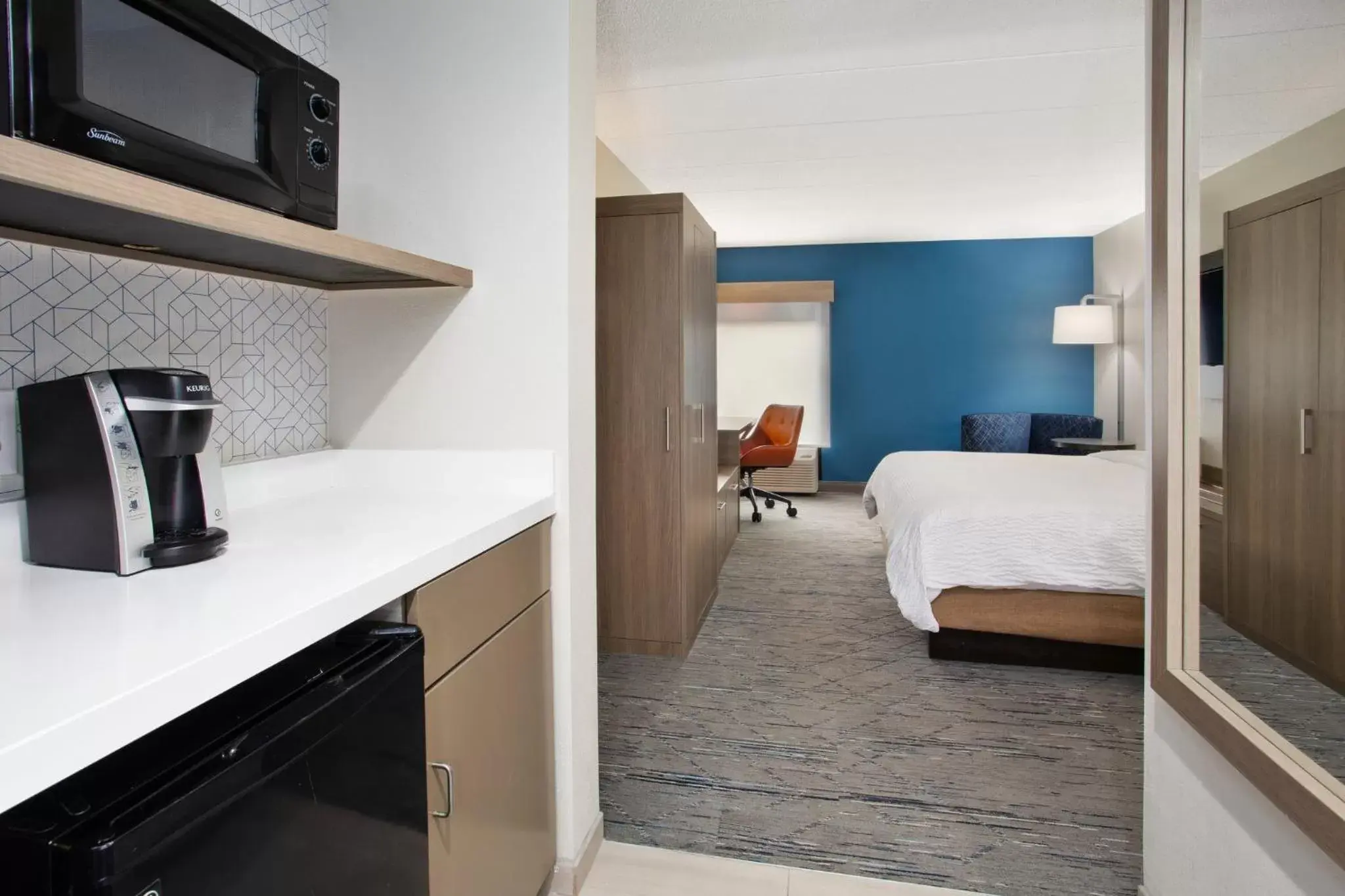 Photo of the whole room, Kitchen/Kitchenette in Holiday Inn Express Hotel & Suites Dover, an IHG Hotel