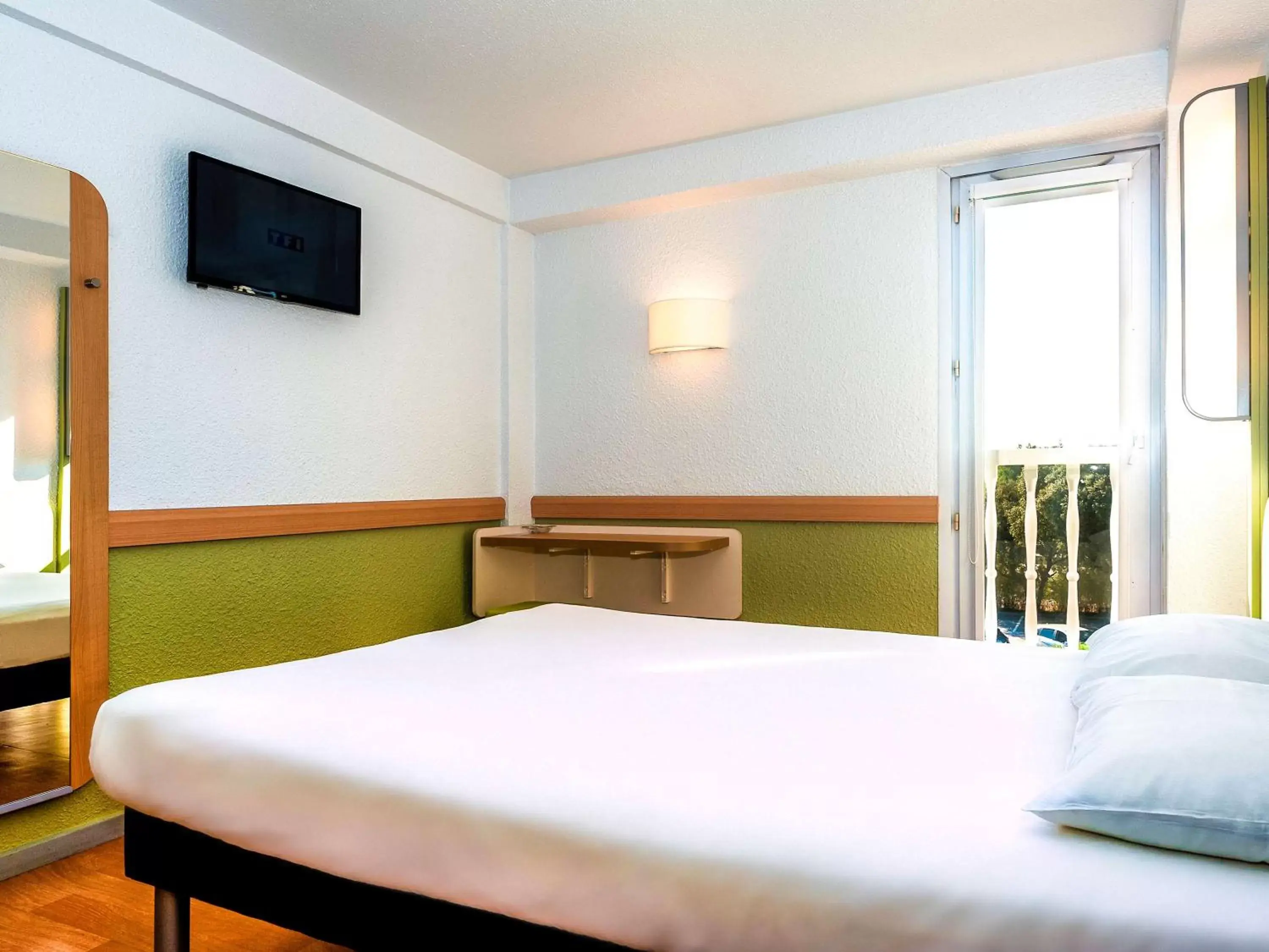 Photo of the whole room, Bed in ibis budget Nimes Marguerittes - A9