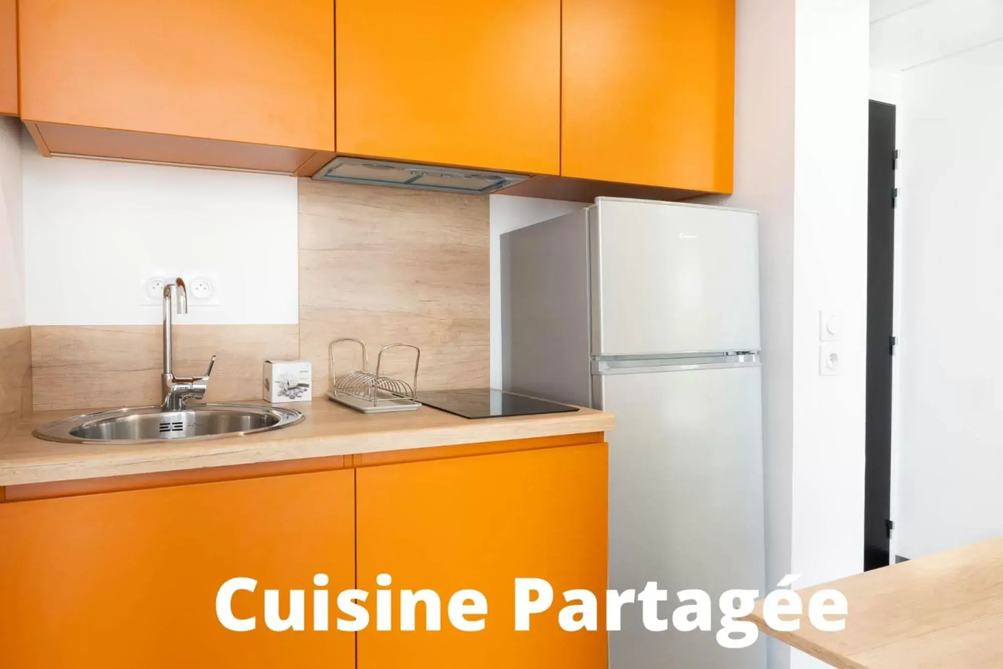 Communal kitchen, Kitchen/Kitchenette in Kabane Montpellier